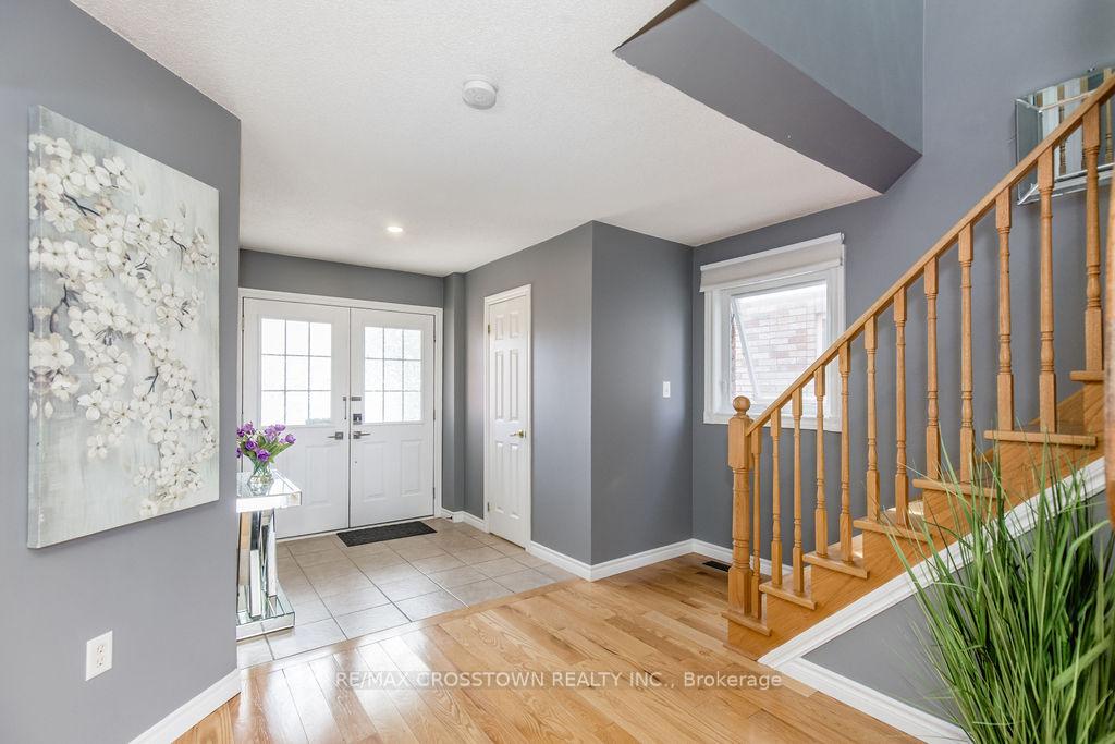 Photo 8 of 16 Bartor Boulevard, Barrie, Painswick South — HOMEH
