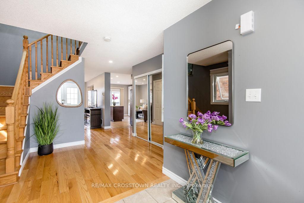 Photo 5 of 16 Bartor Boulevard, Barrie, Painswick South — HOMEH