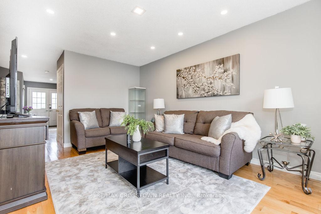 Photo 9 of 16 Bartor Boulevard, Barrie, Painswick South — HOMEH