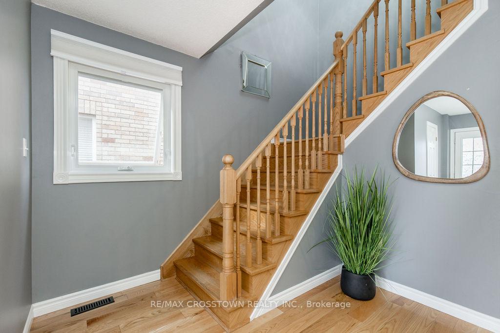 Photo 19 of 16 Bartor Boulevard, Barrie, Painswick South — HOMEH