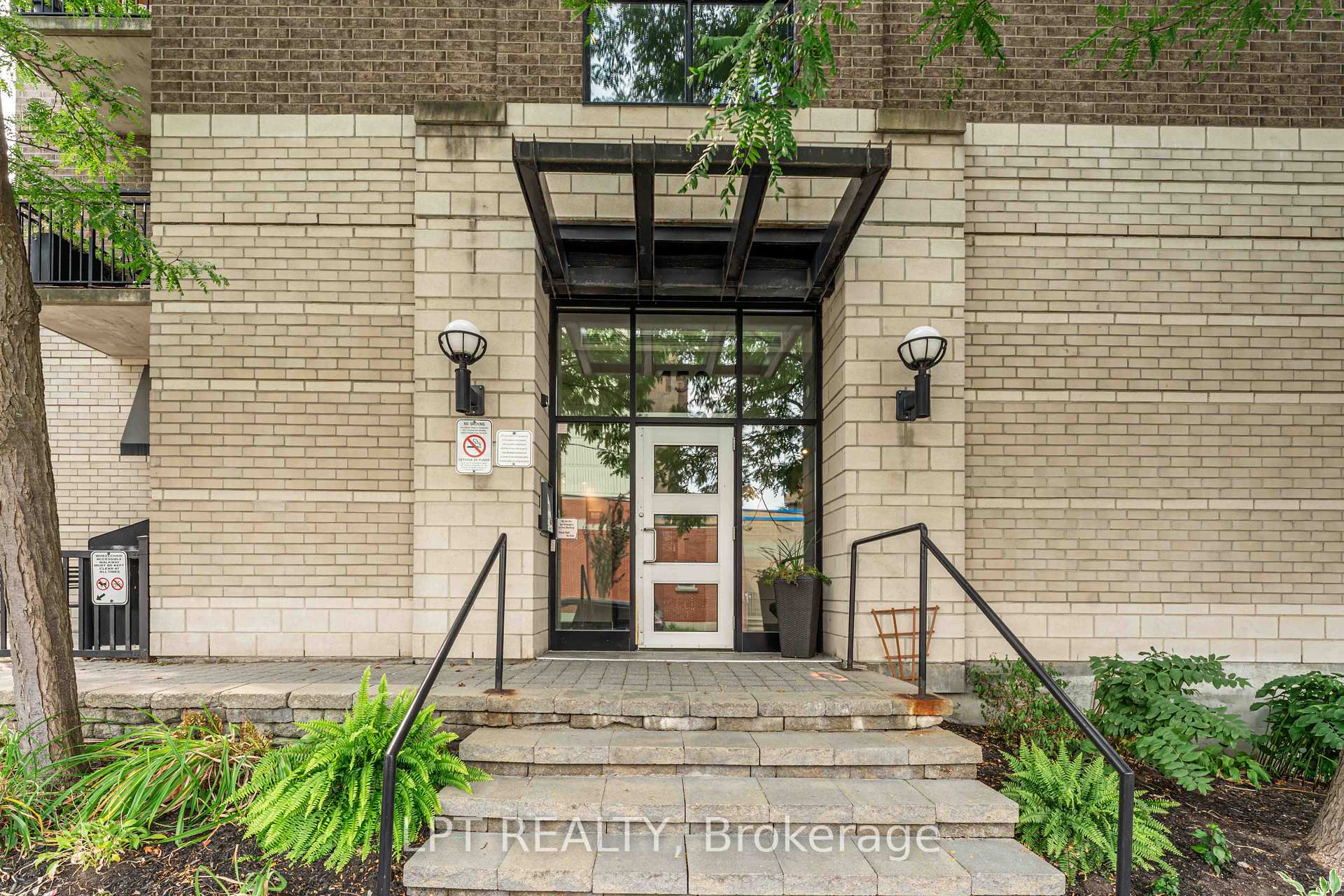 Photo 2 of Unit 206, 150 Caroline Avenue, Ottawa, Ottawa West — HOMEH