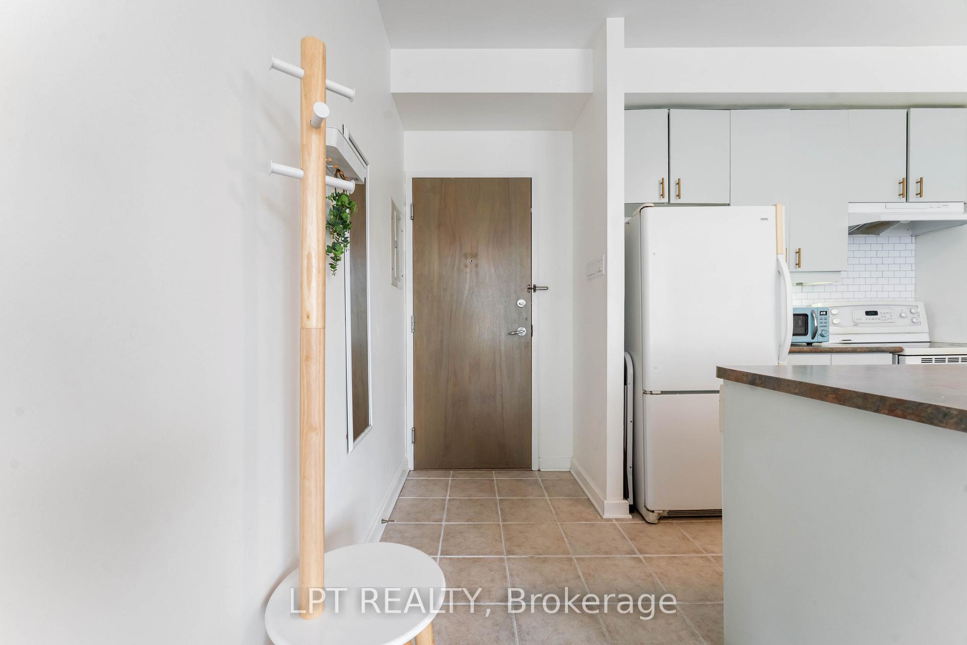 Photo 3 of Unit 206, 150 Caroline Avenue, Ottawa, Ottawa West — HOMEH