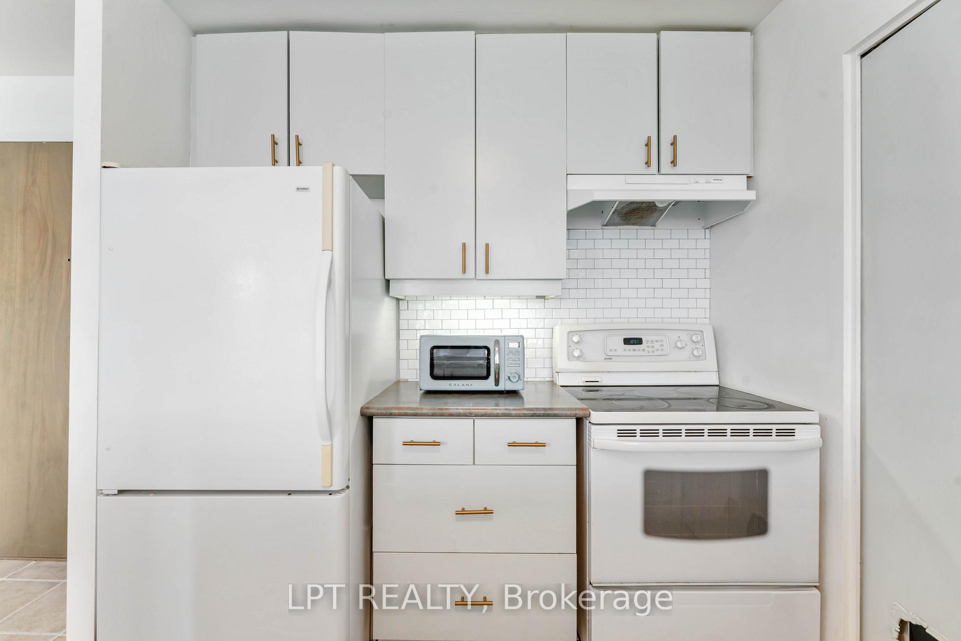 Photo 10 of Unit 206, 150 Caroline Avenue, Ottawa, Ottawa West — HOMEH