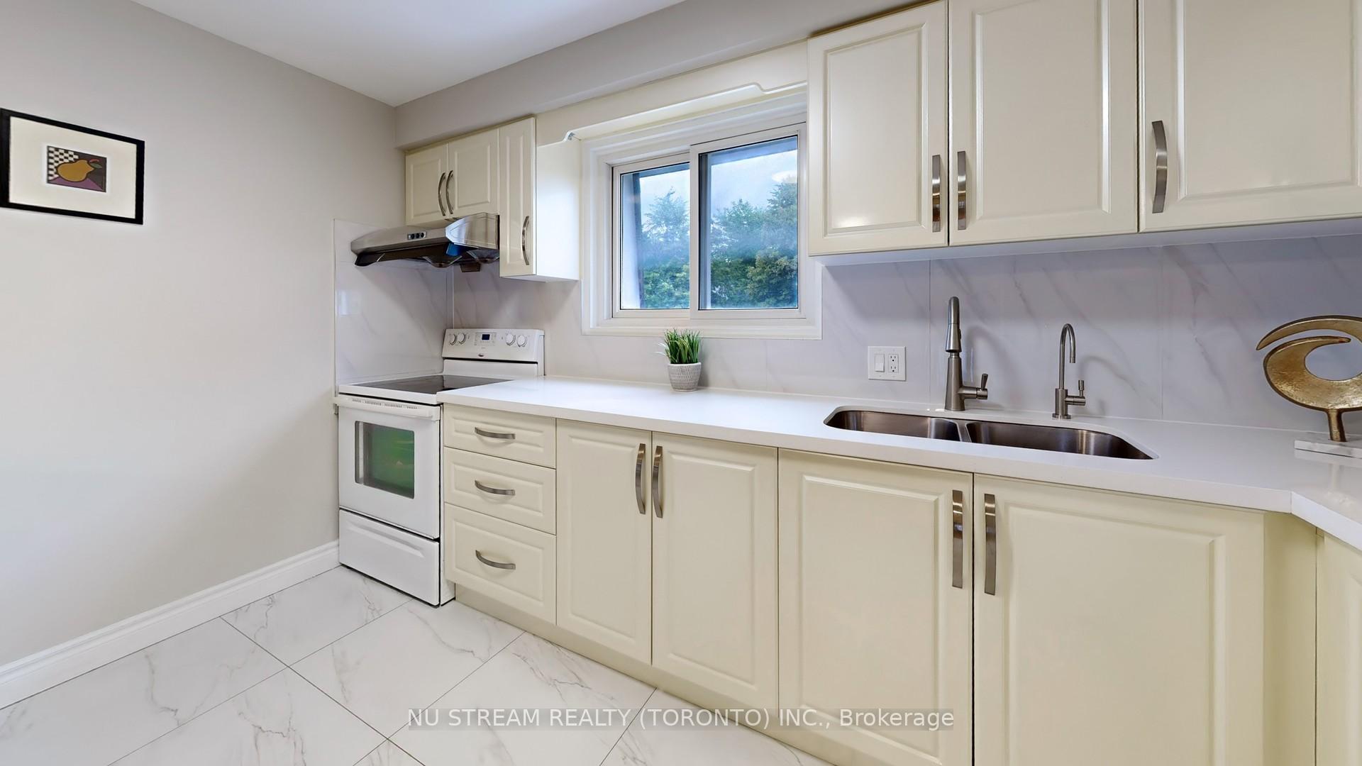 Photo 15 of Unit 39, 3075 Bridletowne Circle, Scarborough, L'Amoreaux — HOMEH