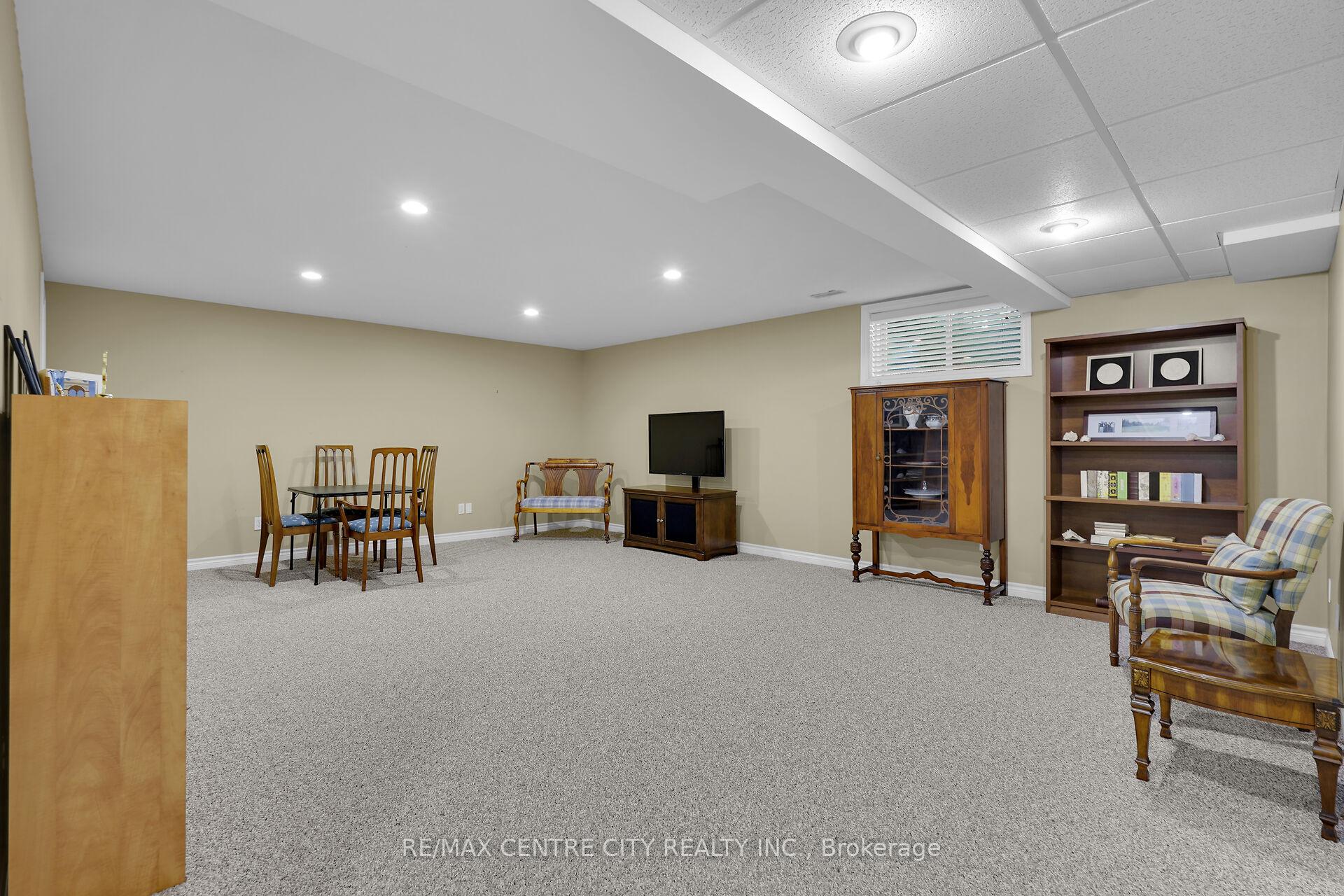 Photo 30 of Unit 5, 21 St Johns Drive, Middlesex Centre, Arva — HOMEH