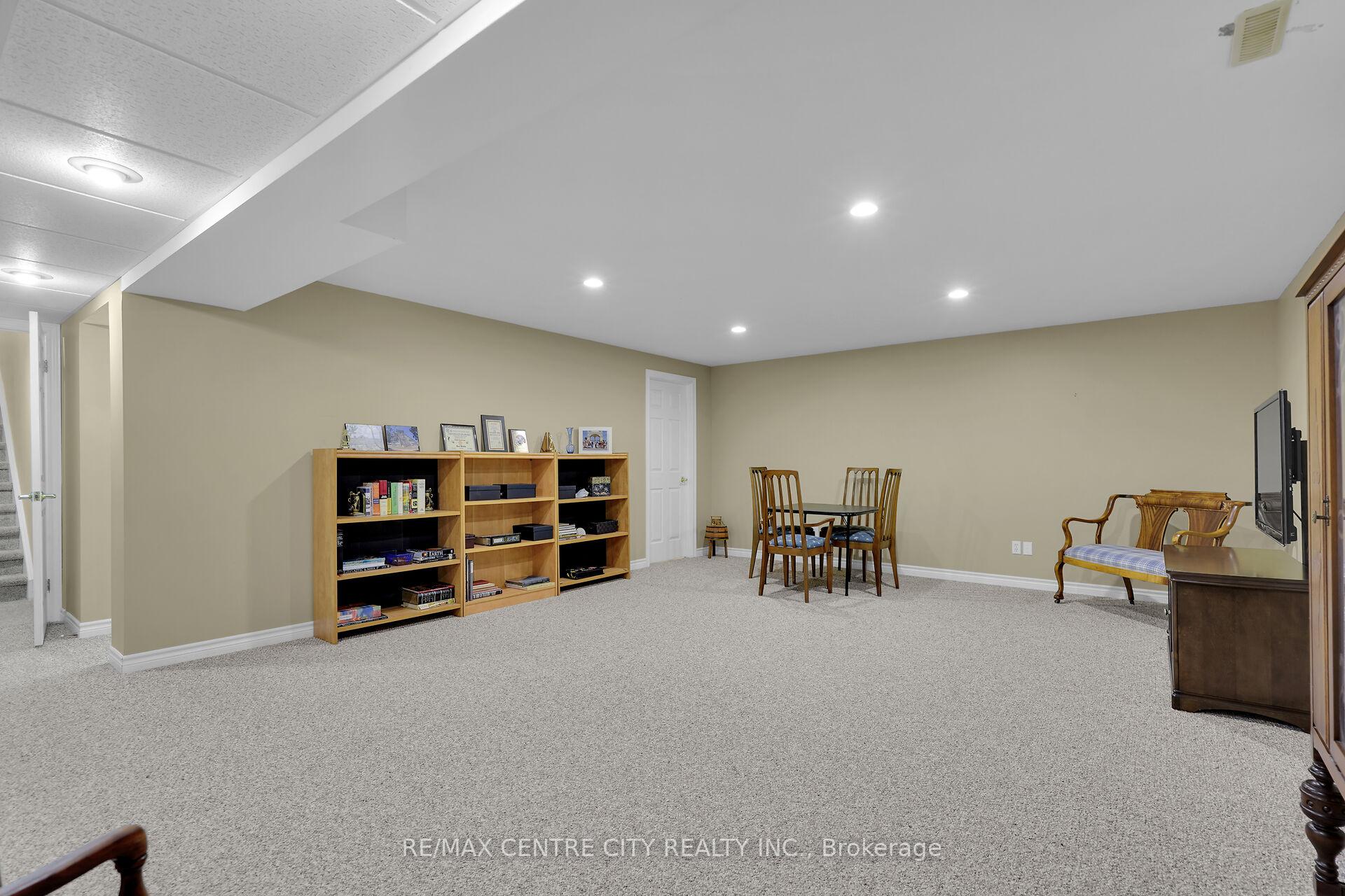 Photo 31 of Unit 5, 21 St Johns Drive, Middlesex Centre, Arva — HOMEH