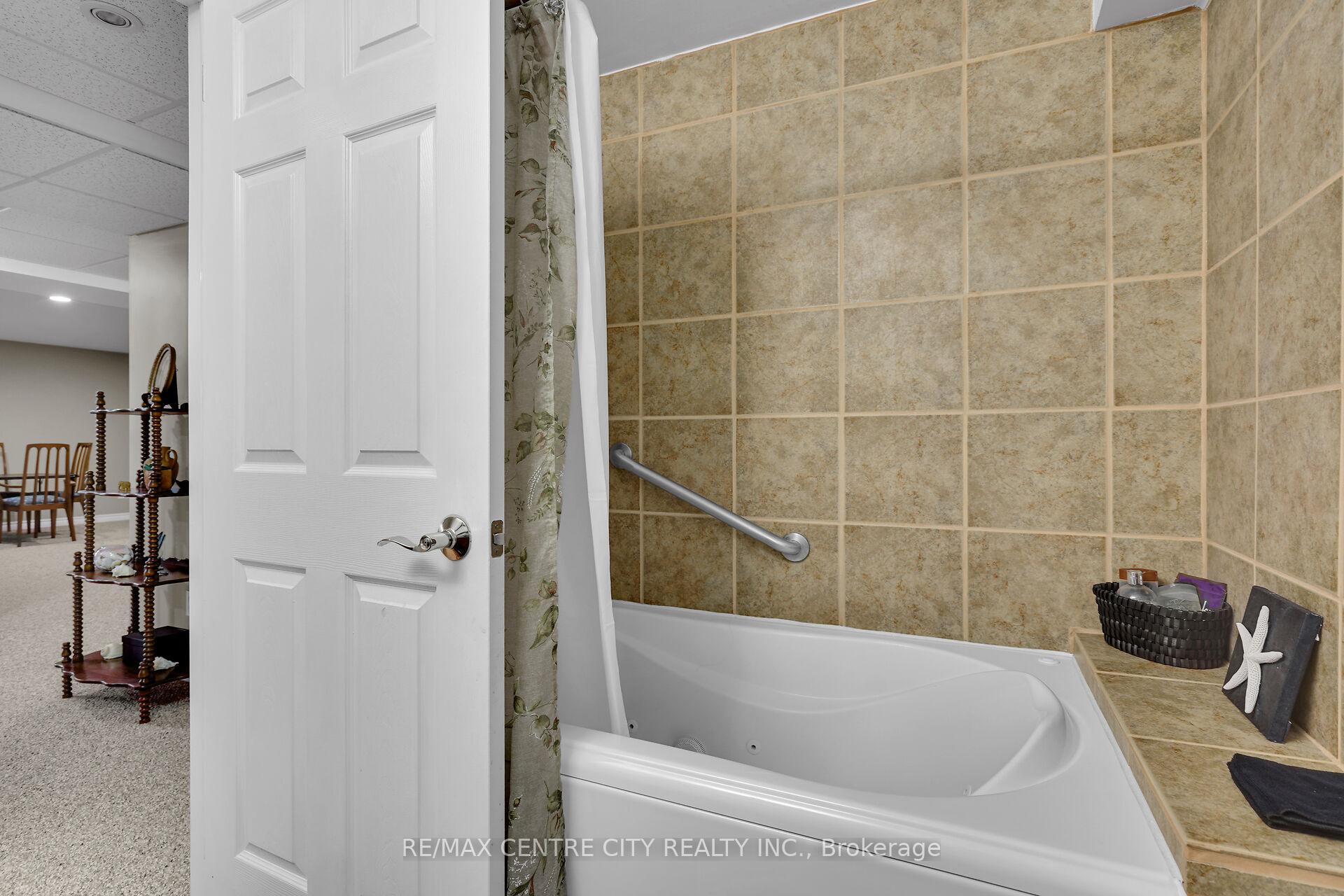 Photo 37 of Unit 5, 21 St Johns Drive, Middlesex Centre, Arva — HOMEH