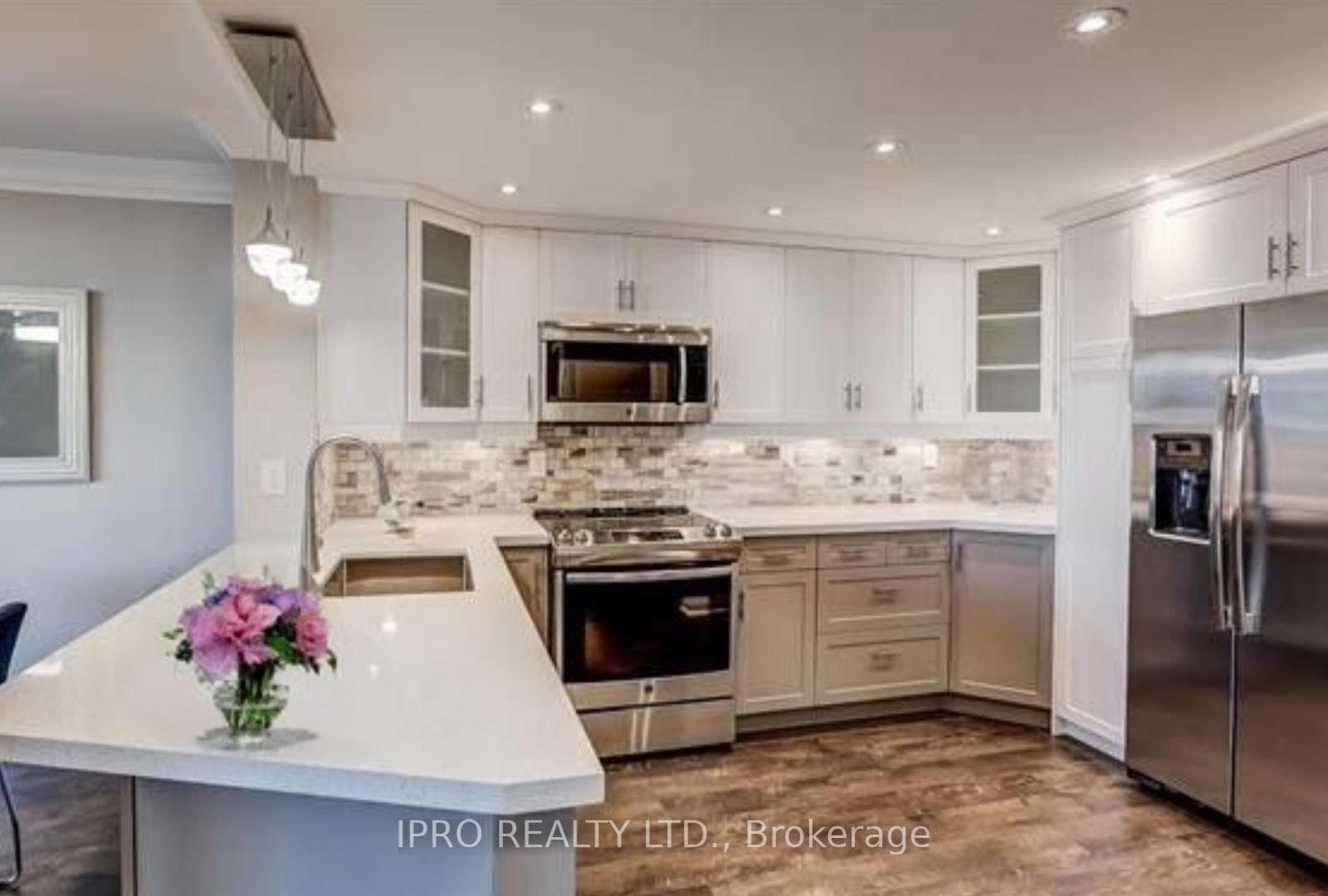 Photo 3 of Unit 414, 7420 Bathurst Street, Vaughan, Brownridge — HOMEH