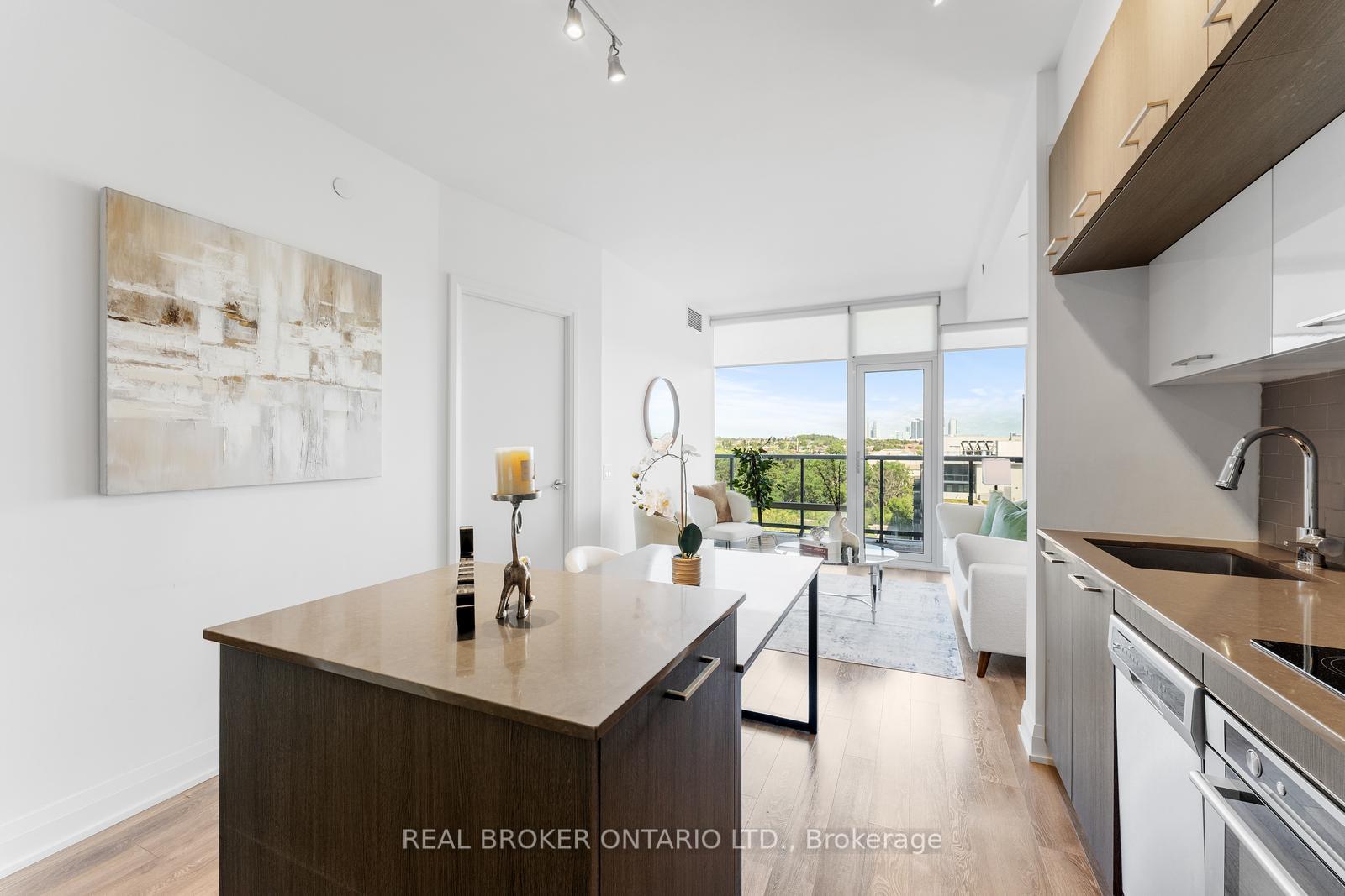 Photo 10 of Unit 722, 4800 Highway 7, Vaughan, East Woodbridge — HOMEH