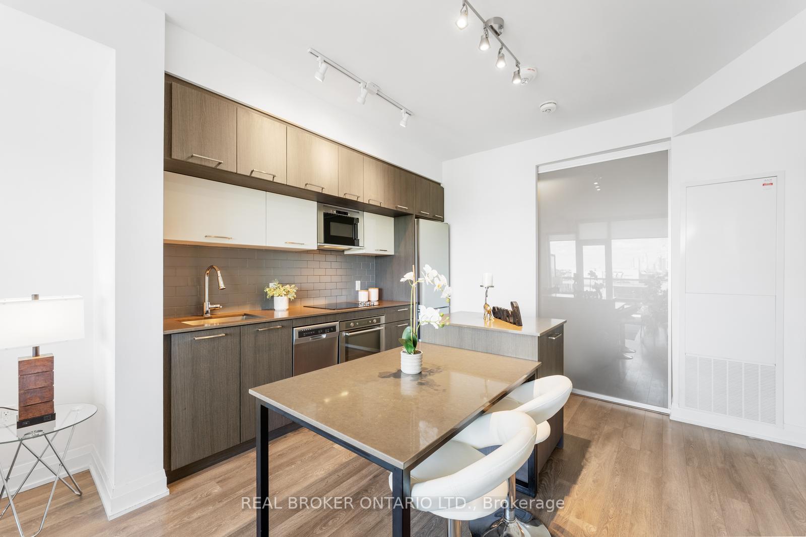 Photo 11 of Unit 722, 4800 Highway 7, Vaughan, East Woodbridge — HOMEH