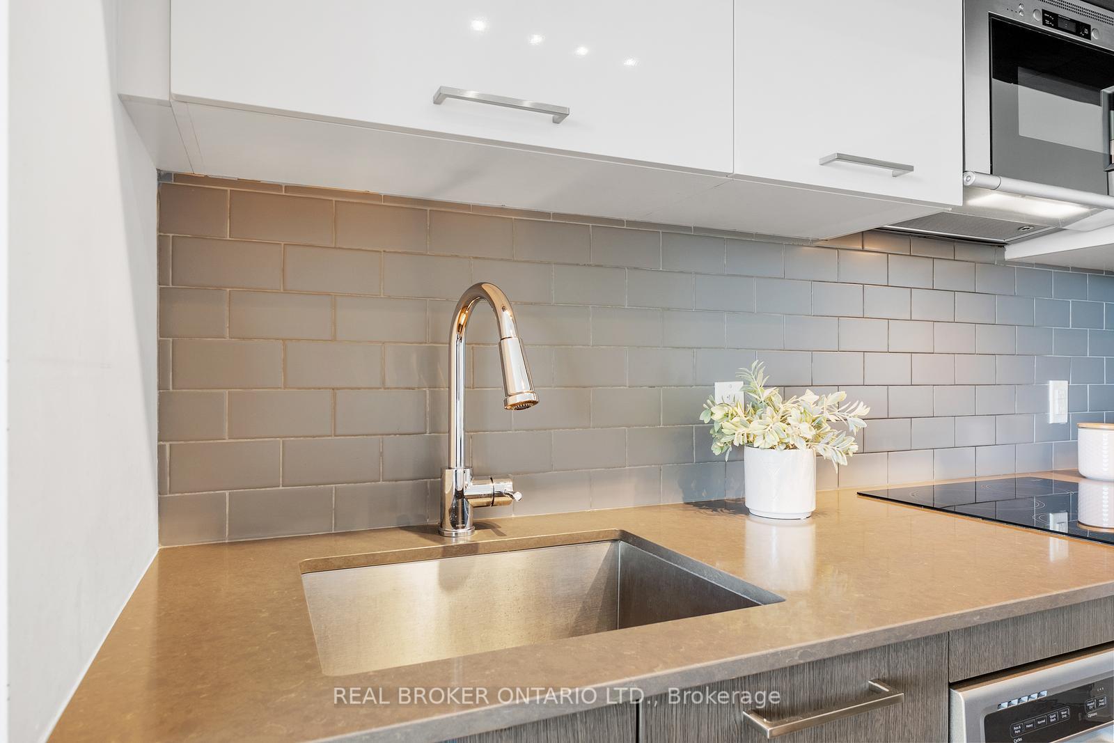 Photo 13 of Unit 722, 4800 Highway 7, Vaughan, East Woodbridge — HOMEH