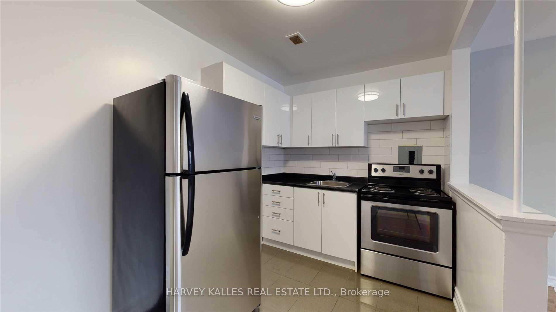 Photo 5 of Unit 301, 31 Clearview Heights, Toronto, Keelesdale-Eglinton West — HOMEH