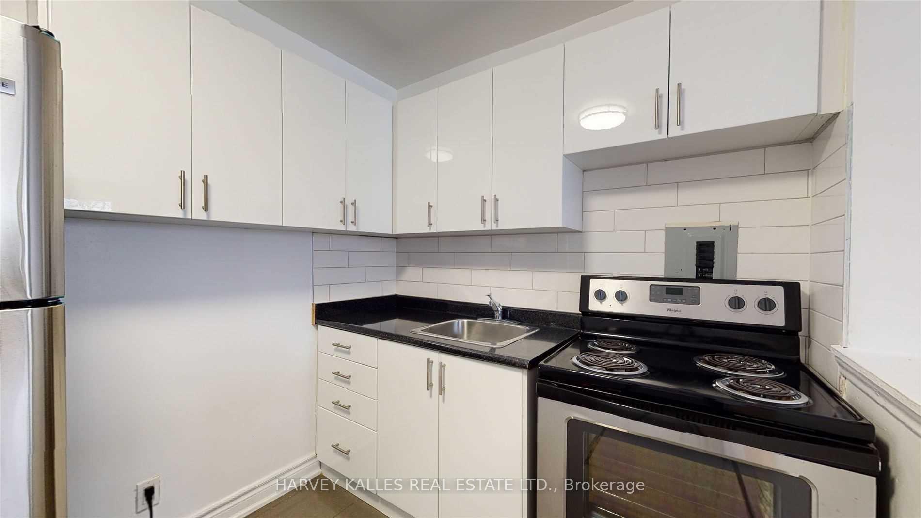 Photo 6 of Unit 301, 31 Clearview Heights, Toronto, Keelesdale-Eglinton West — HOMEH