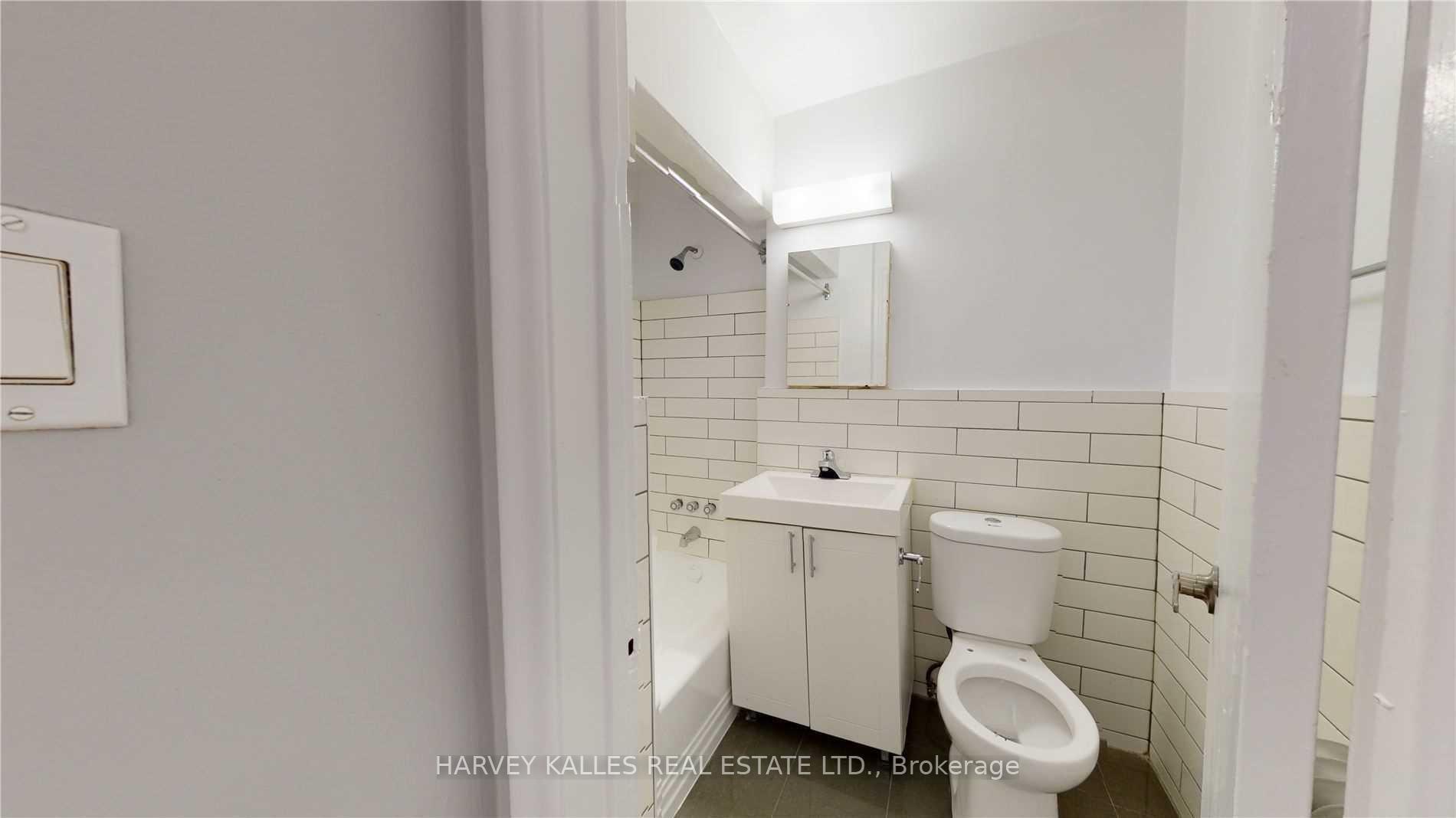Photo 13 of Unit 301, 31 Clearview Heights, Toronto, Keelesdale-Eglinton West — HOMEH