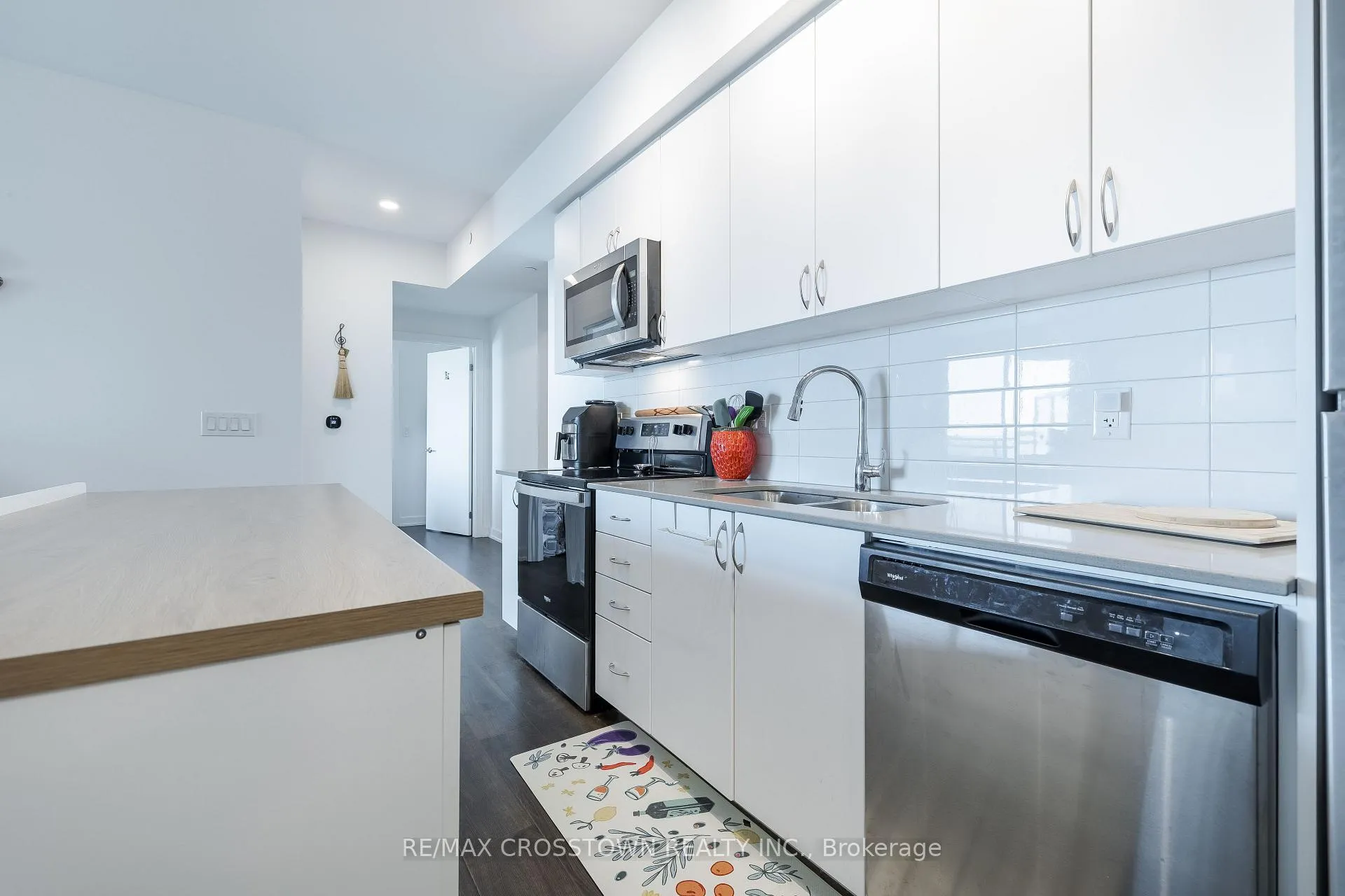 Photo 10 of Unit 908, 56 Lakeside Terrace, Barrie, Little Lake — HOMEH