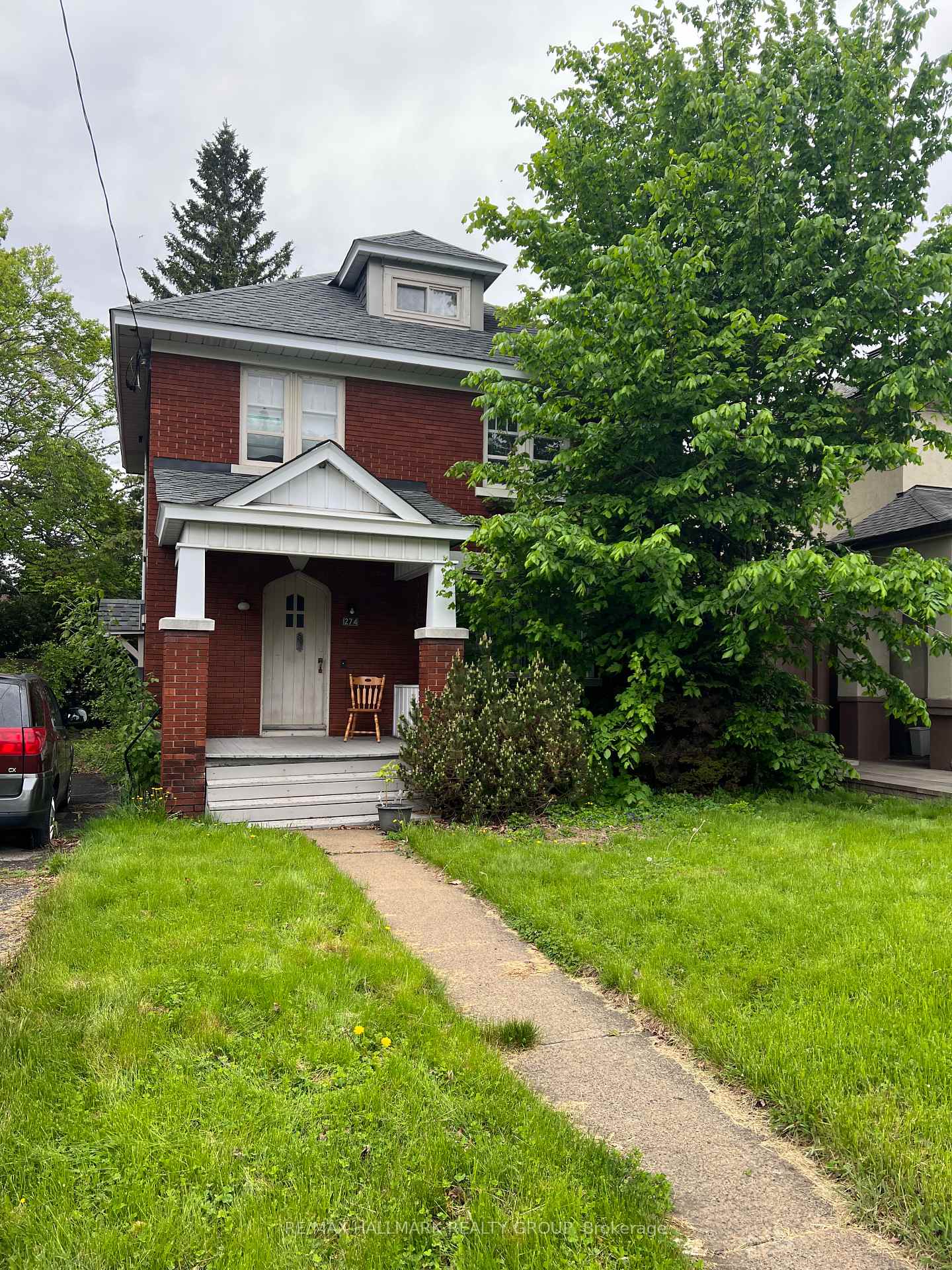 Front of 274 Bayswater Avenue