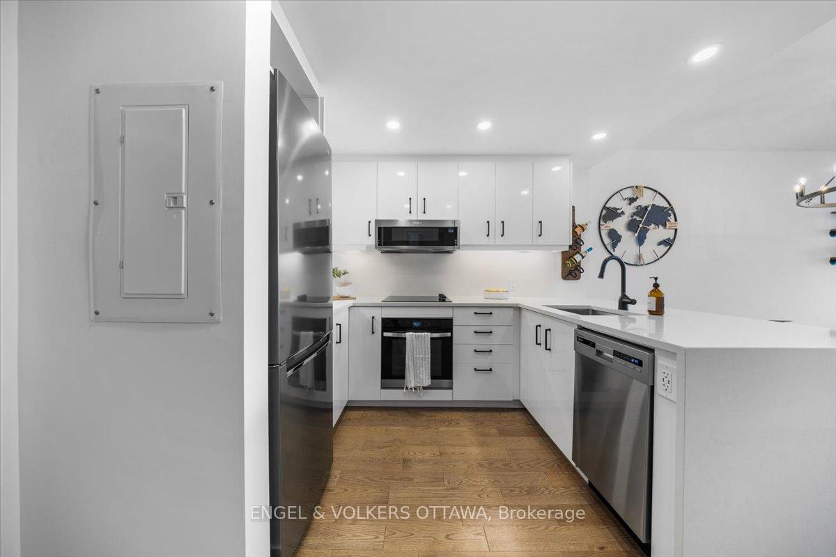 Photo 4 of Unit 1704, 340 Queen Street, Ottawa, Ottawa Centre — HOMEH