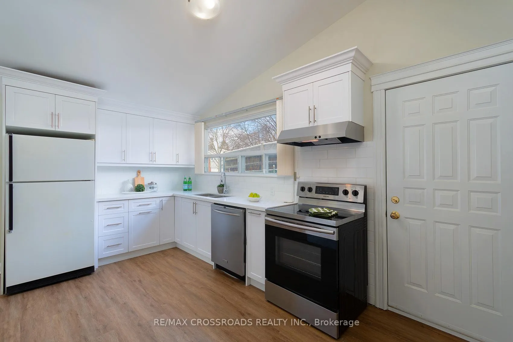 Photo 14 of 42 Benleigh Drive, Scarborough, Woburn — HOMEH