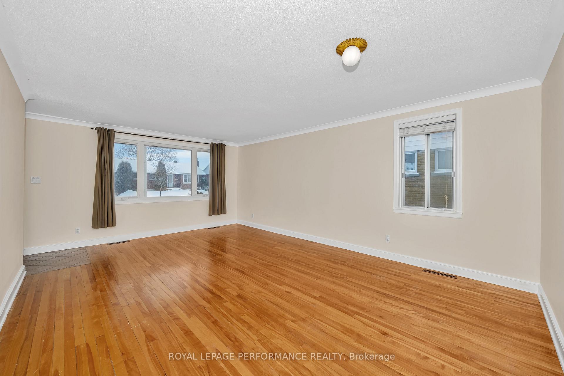 Photo 4 of 1315 Kingston Avenue, Ottawa, Carlington — HOMEH