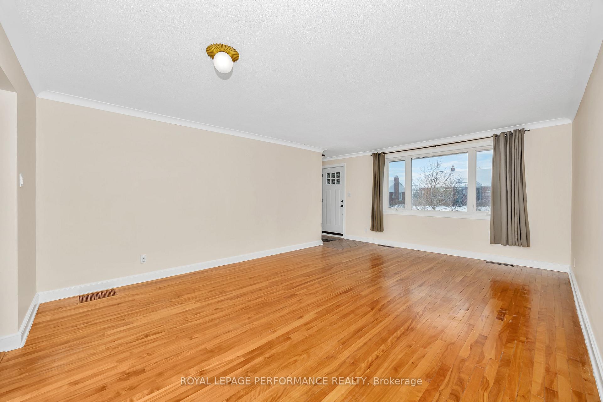 Photo 5 of 1315 Kingston Avenue, Ottawa, Carlington — HOMEH