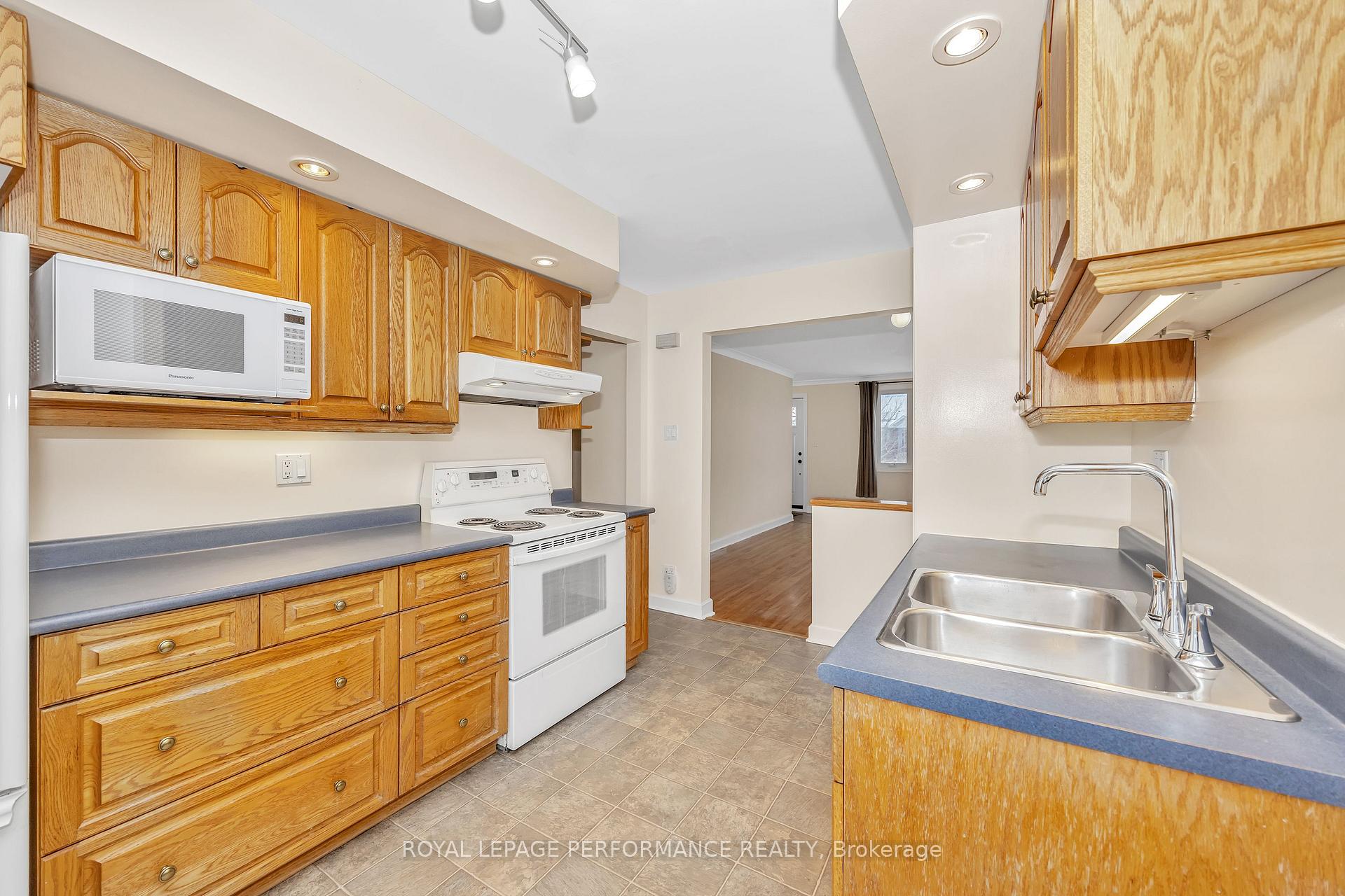 Photo 7 of 1315 Kingston Avenue, Ottawa, Carlington — HOMEH