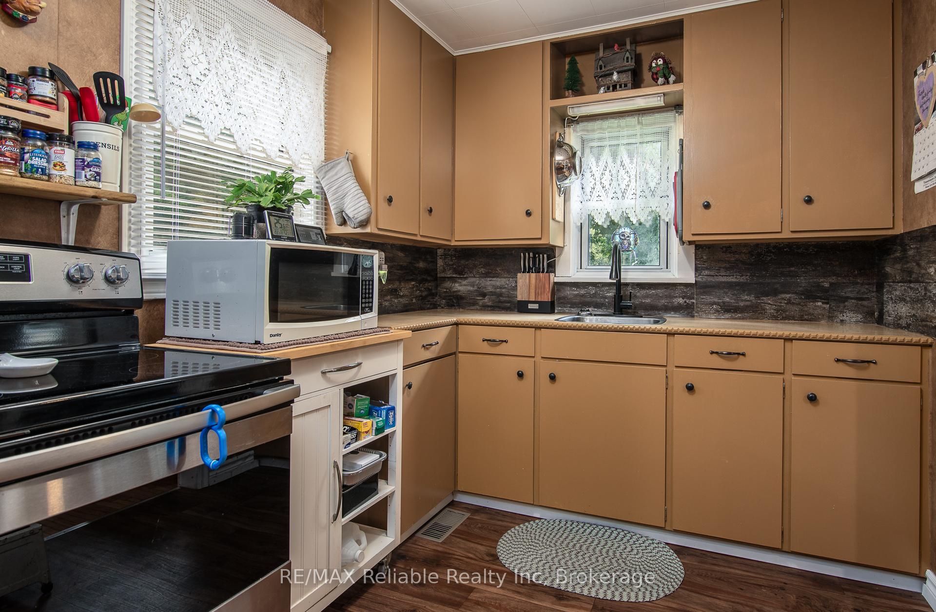 Photo 18 of 51 Dunlop Street, Central Huron, Clinton — HOMEH