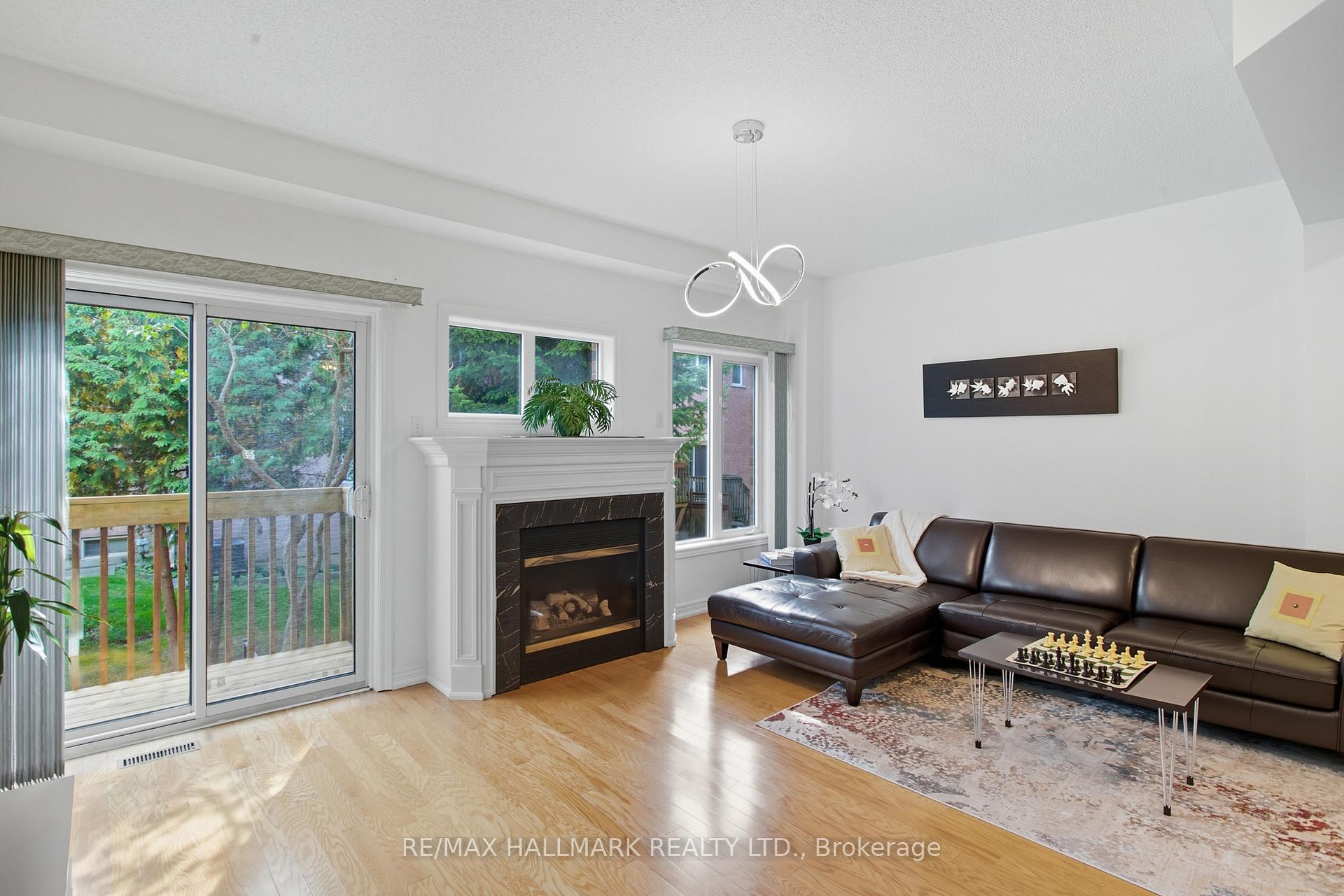 Photo 5 of 19 Michael Way, Markham, Buttonville — HOMEH