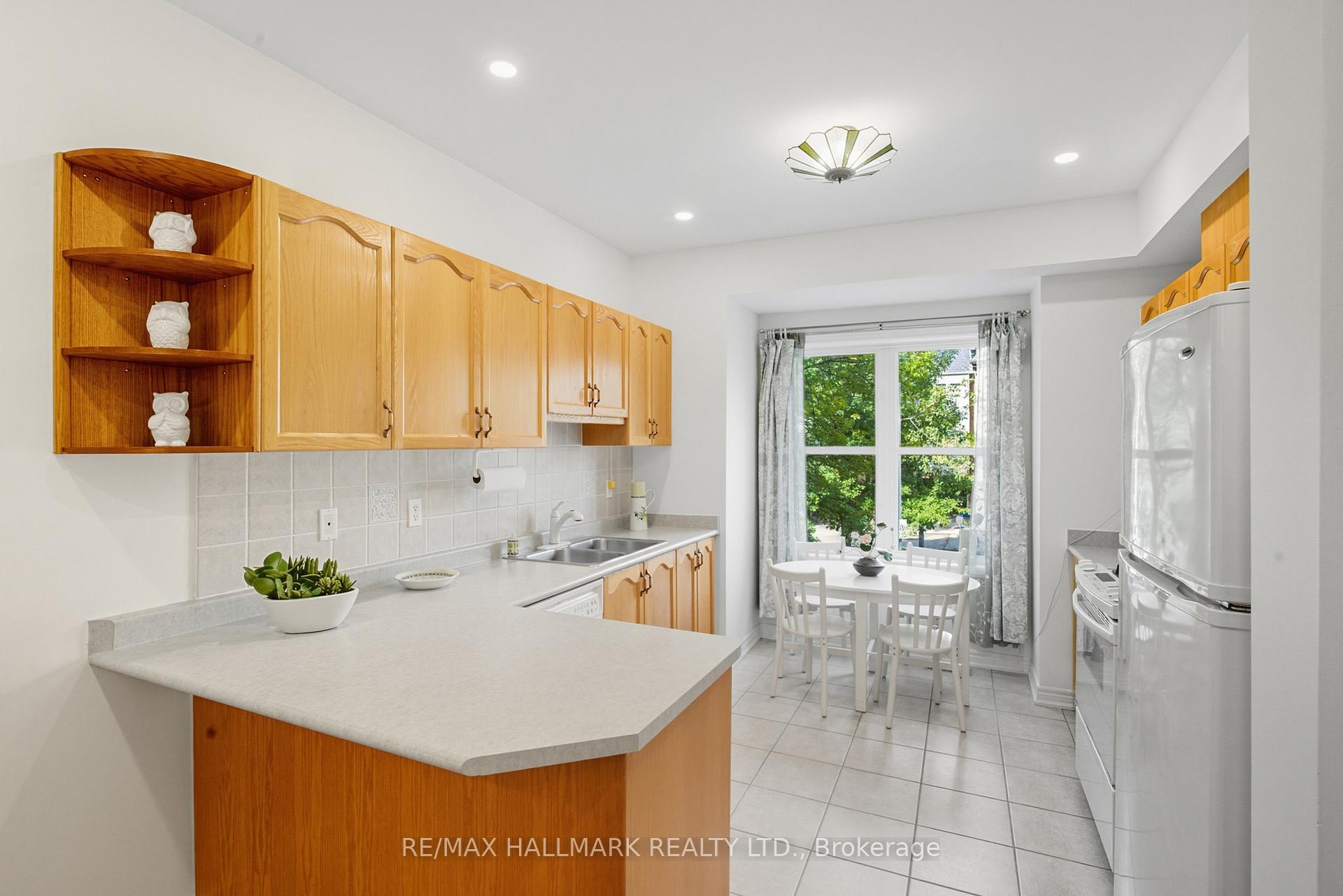 Photo 7 of 19 Michael Way, Markham, Buttonville — HOMEH