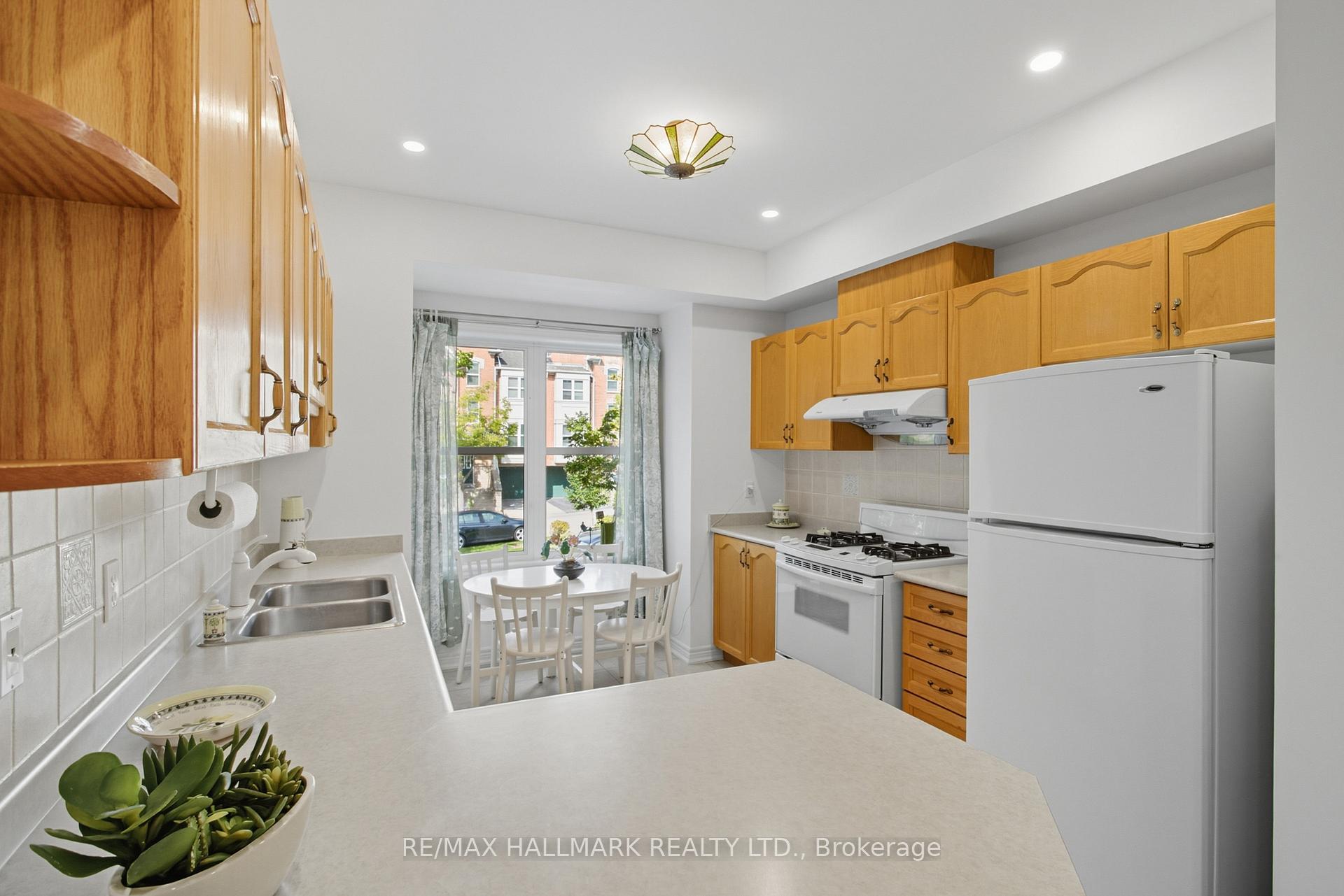 Photo 8 of 19 Michael Way, Markham, Buttonville — HOMEH