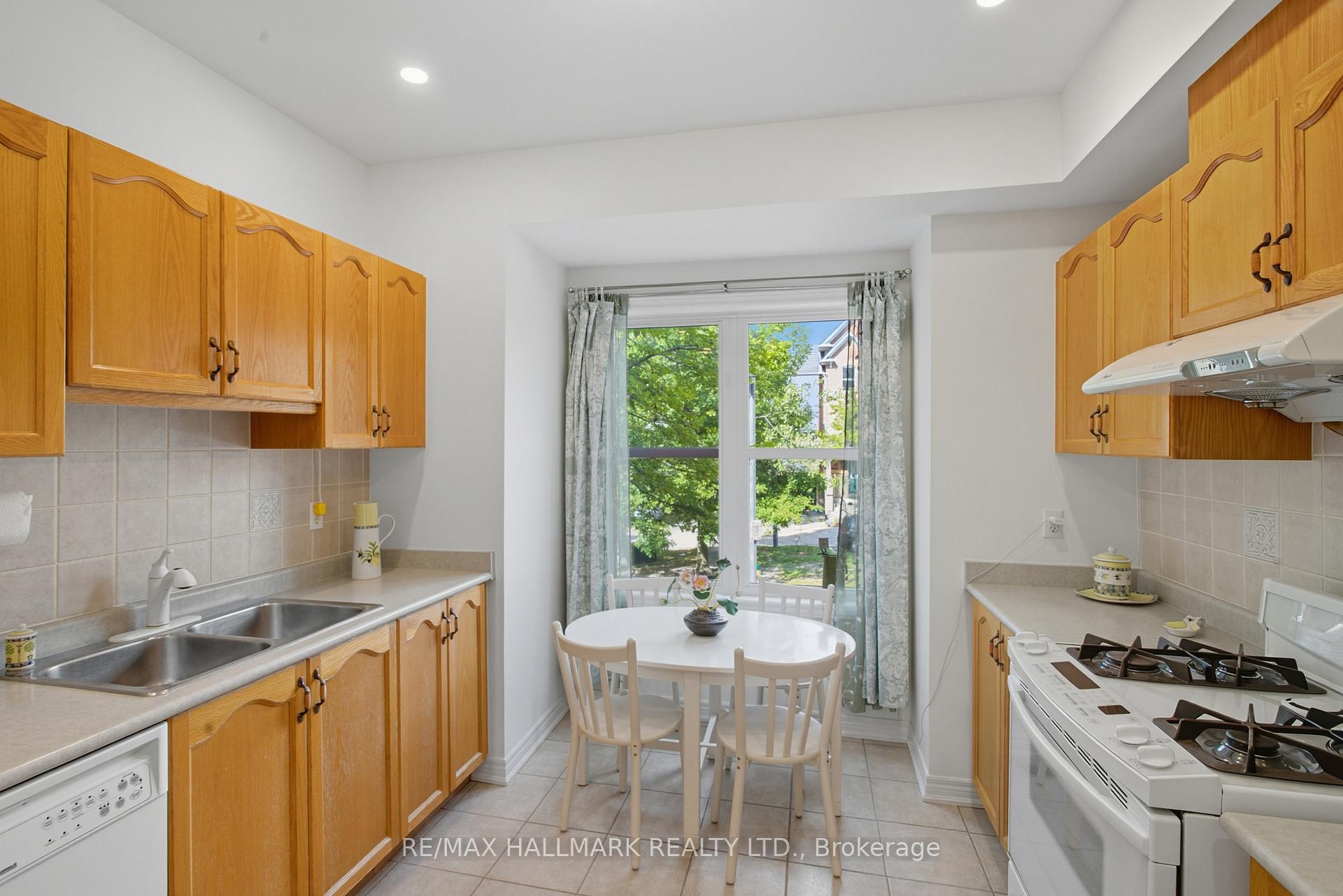 Photo 9 of 19 Michael Way, Markham, Buttonville — HOMEH