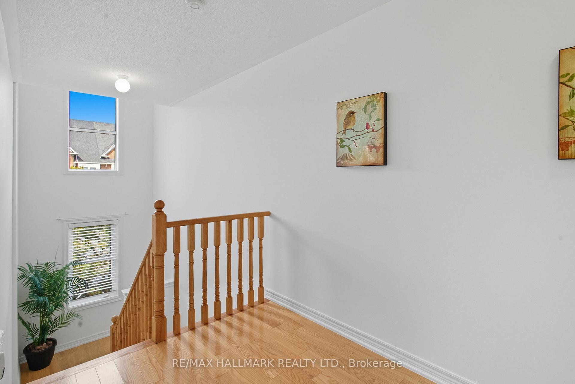 Photo 12 of 19 Michael Way, Markham, Buttonville — HOMEH