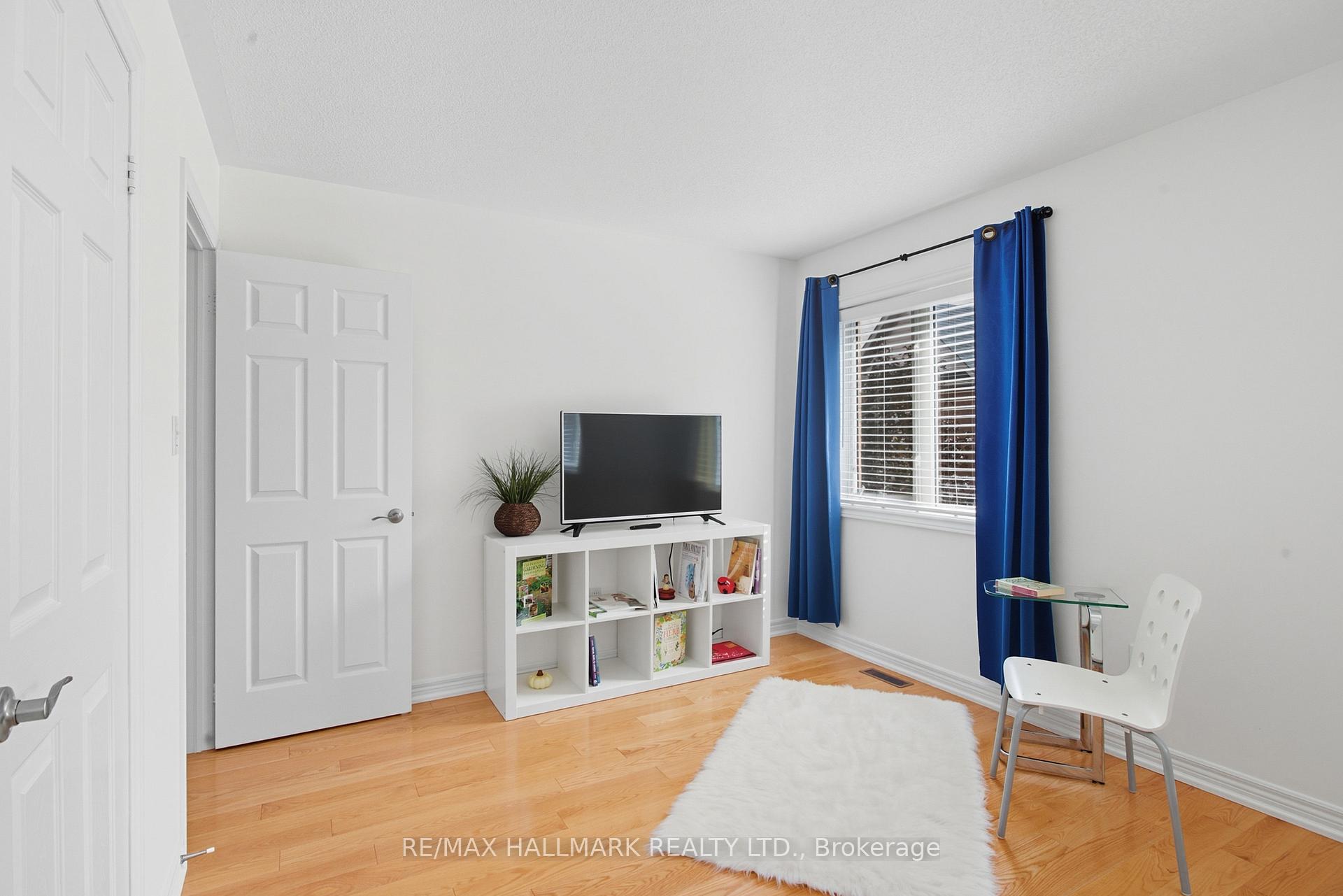 Photo 17 of 19 Michael Way, Markham, Buttonville — HOMEH