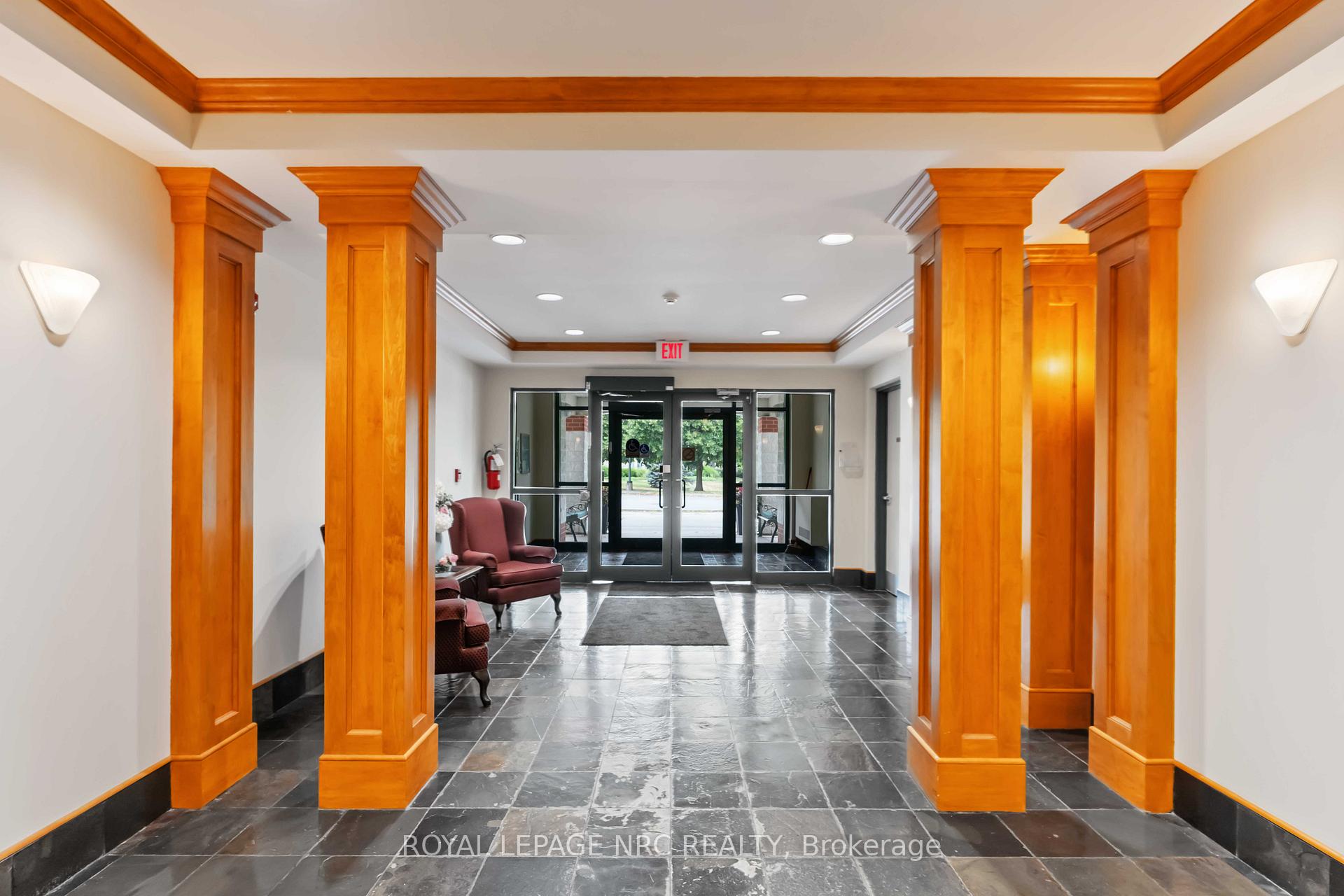Photo 4 of Unit 101, 55 Pelham Town Square, Pelham, Fonthill — HOMEH