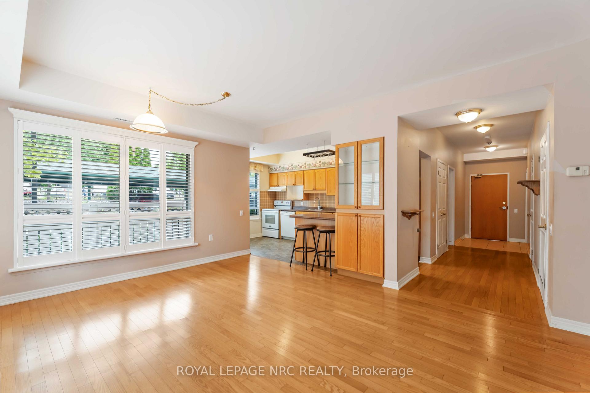 Photo 11 of Unit 101, 55 Pelham Town Square, Pelham, Fonthill — HOMEH