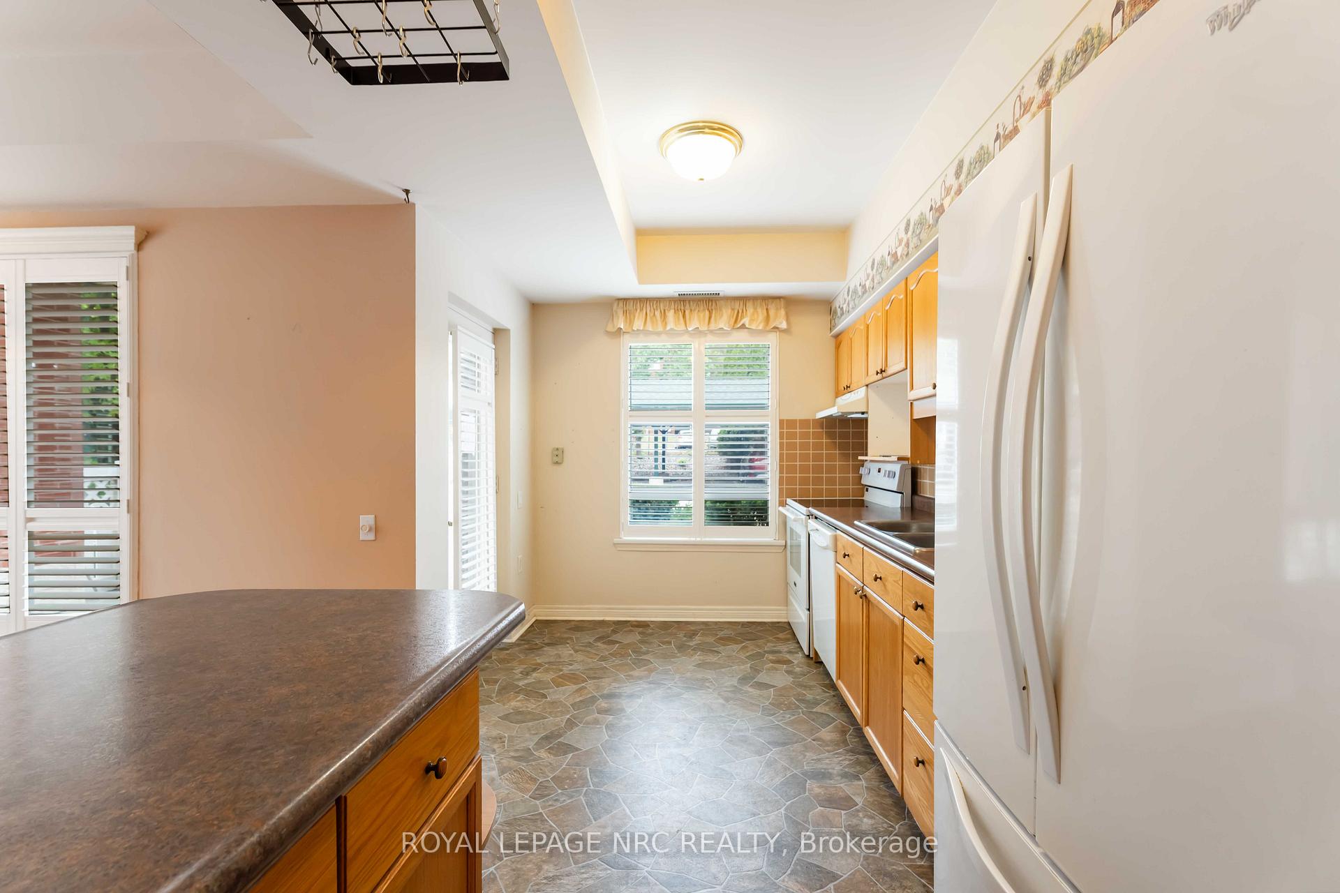 Photo 12 of Unit 101, 55 Pelham Town Square, Pelham, Fonthill — HOMEH