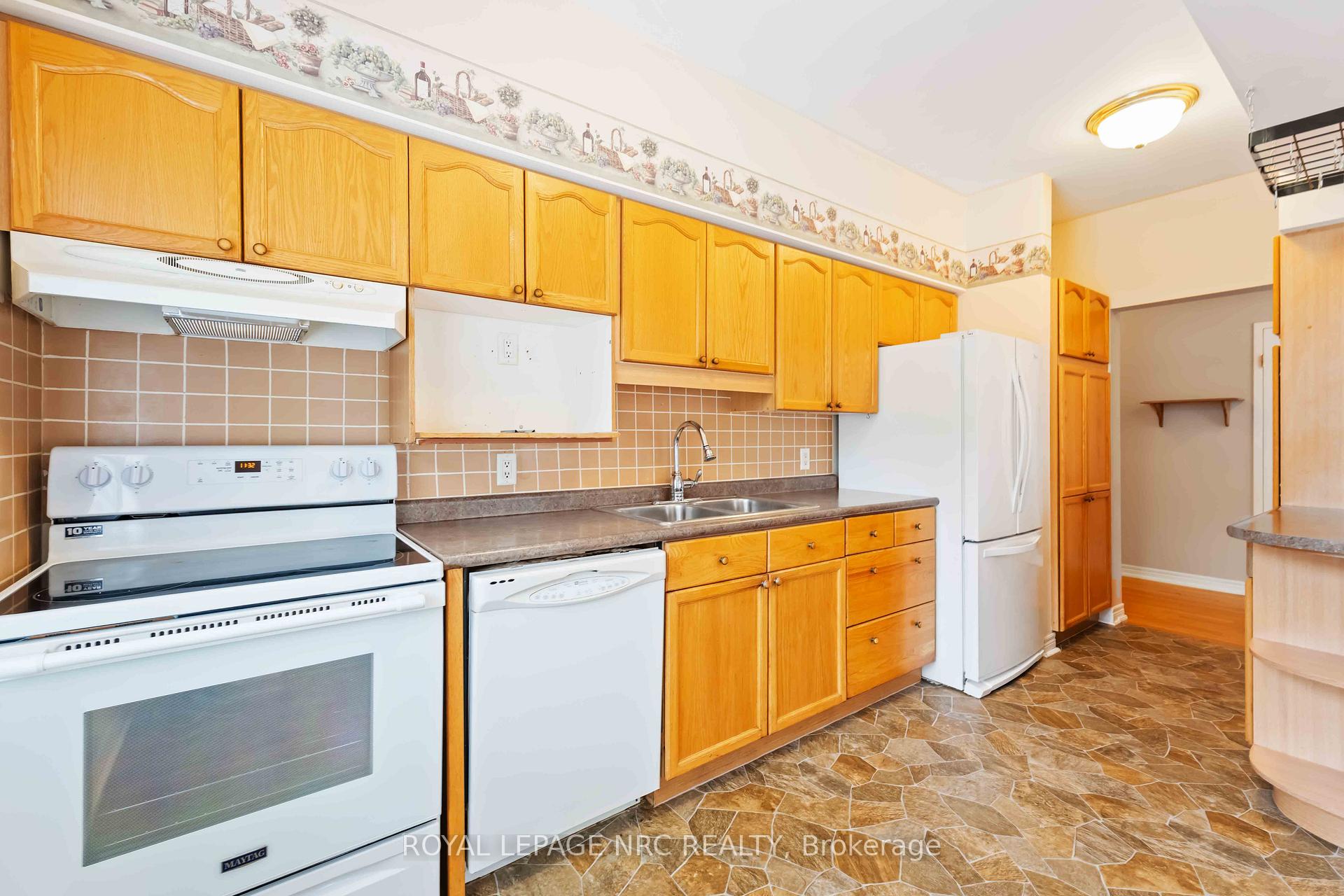 Photo 15 of Unit 101, 55 Pelham Town Square, Pelham, Fonthill — HOMEH