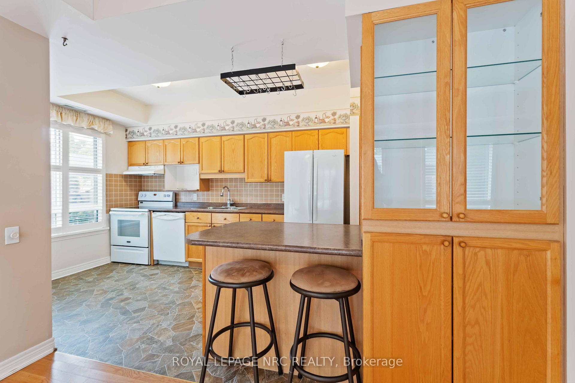Photo 16 of Unit 101, 55 Pelham Town Square, Pelham, Fonthill — HOMEH