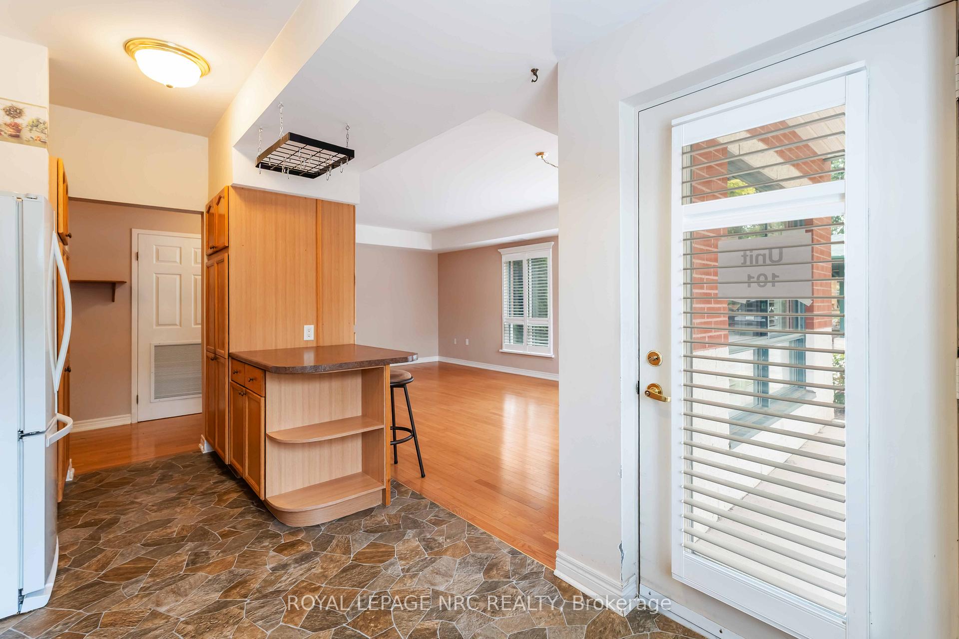 Photo 17 of Unit 101, 55 Pelham Town Square, Pelham, Fonthill — HOMEH
