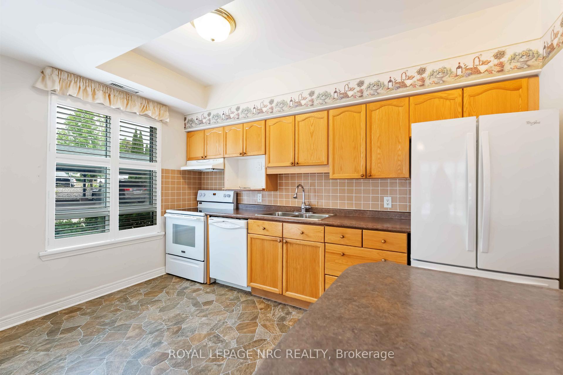 Photo 19 of Unit 101, 55 Pelham Town Square, Pelham, Fonthill — HOMEH