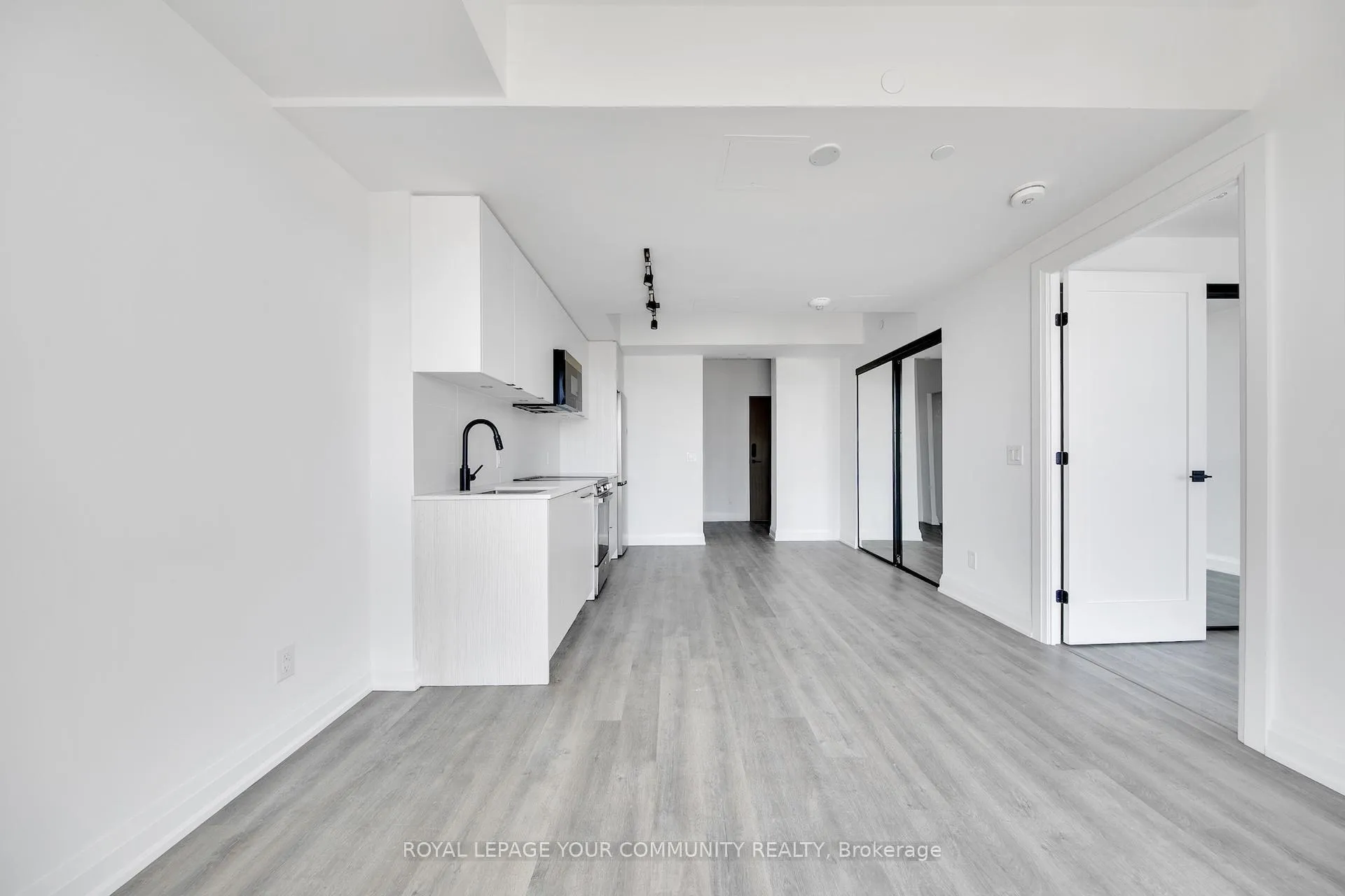Photo 4 of Unit 712, 2369 Danforth Avenue, Toronto, East End-Danforth — HOMEH