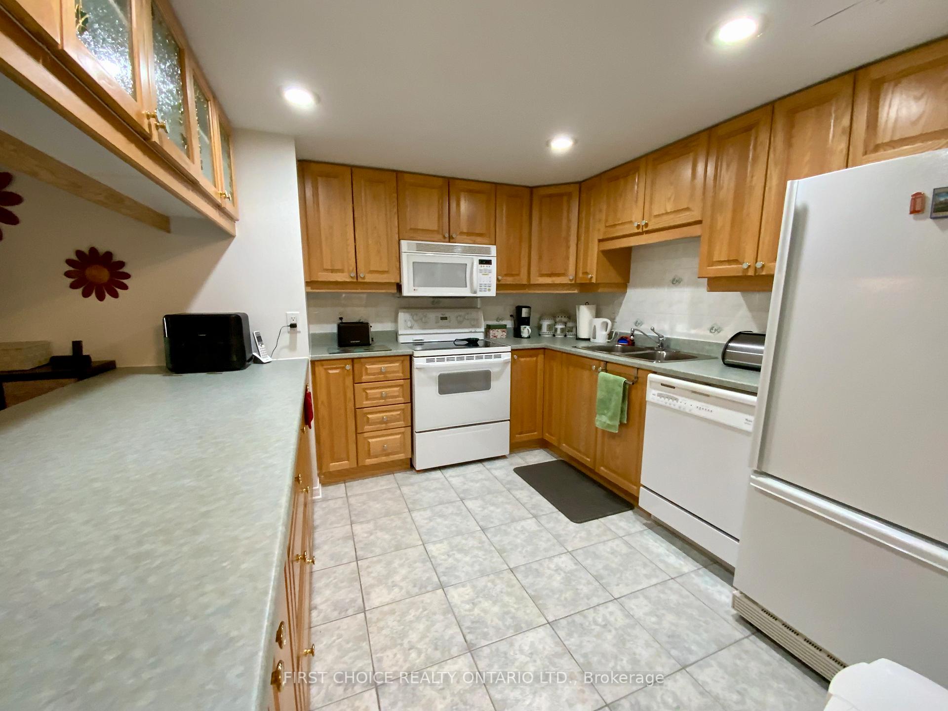 Photo 2 of Unit 304, 320 Centrum Boulevard, Ottawa, Bilberry Creek/Queenswood Heights — HOMEH