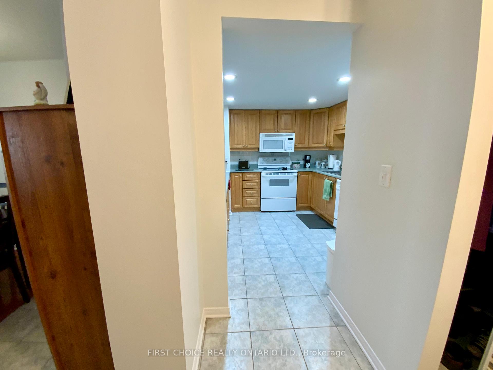 Photo 3 of Unit 304, 320 Centrum Boulevard, Ottawa, Bilberry Creek/Queenswood Heights — HOMEH
