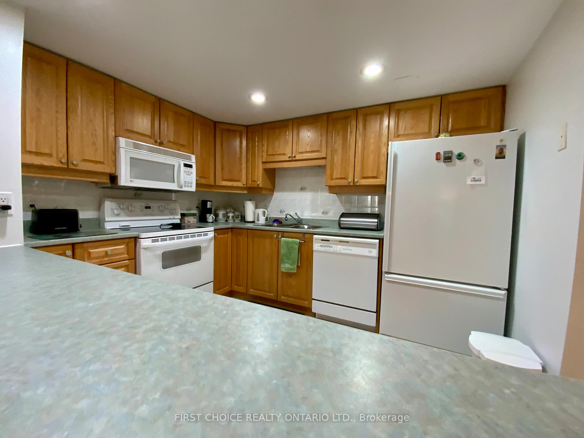 Photo 4 of Unit 304, 320 Centrum Boulevard, Ottawa, Bilberry Creek/Queenswood Heights — HOMEH