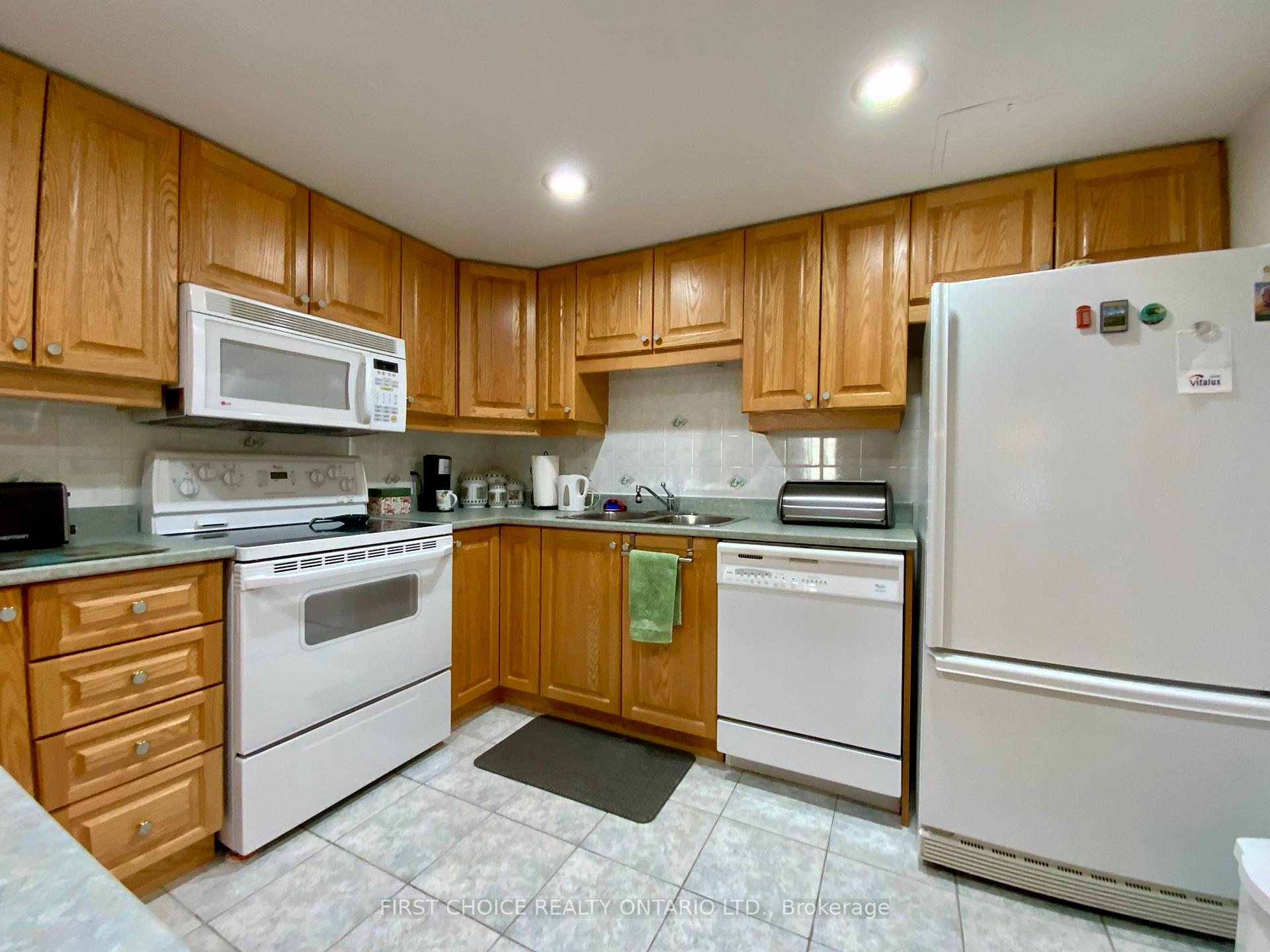 Photo 5 of Unit 304, 320 Centrum Boulevard, Ottawa, Bilberry Creek/Queenswood Heights — HOMEH