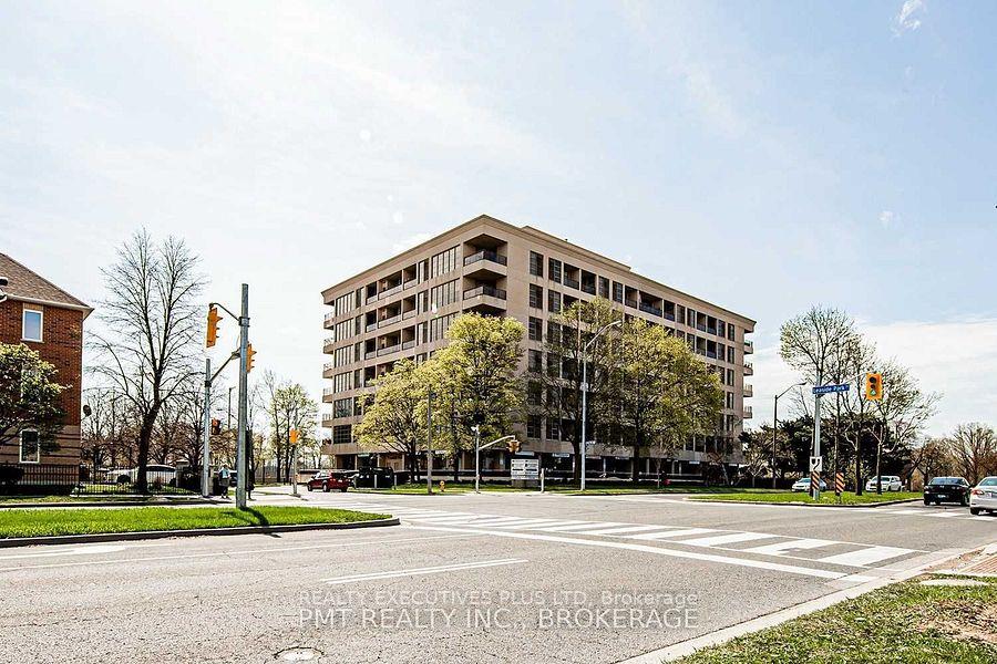 Front of Unit 709, 1 Leaside Park Drive