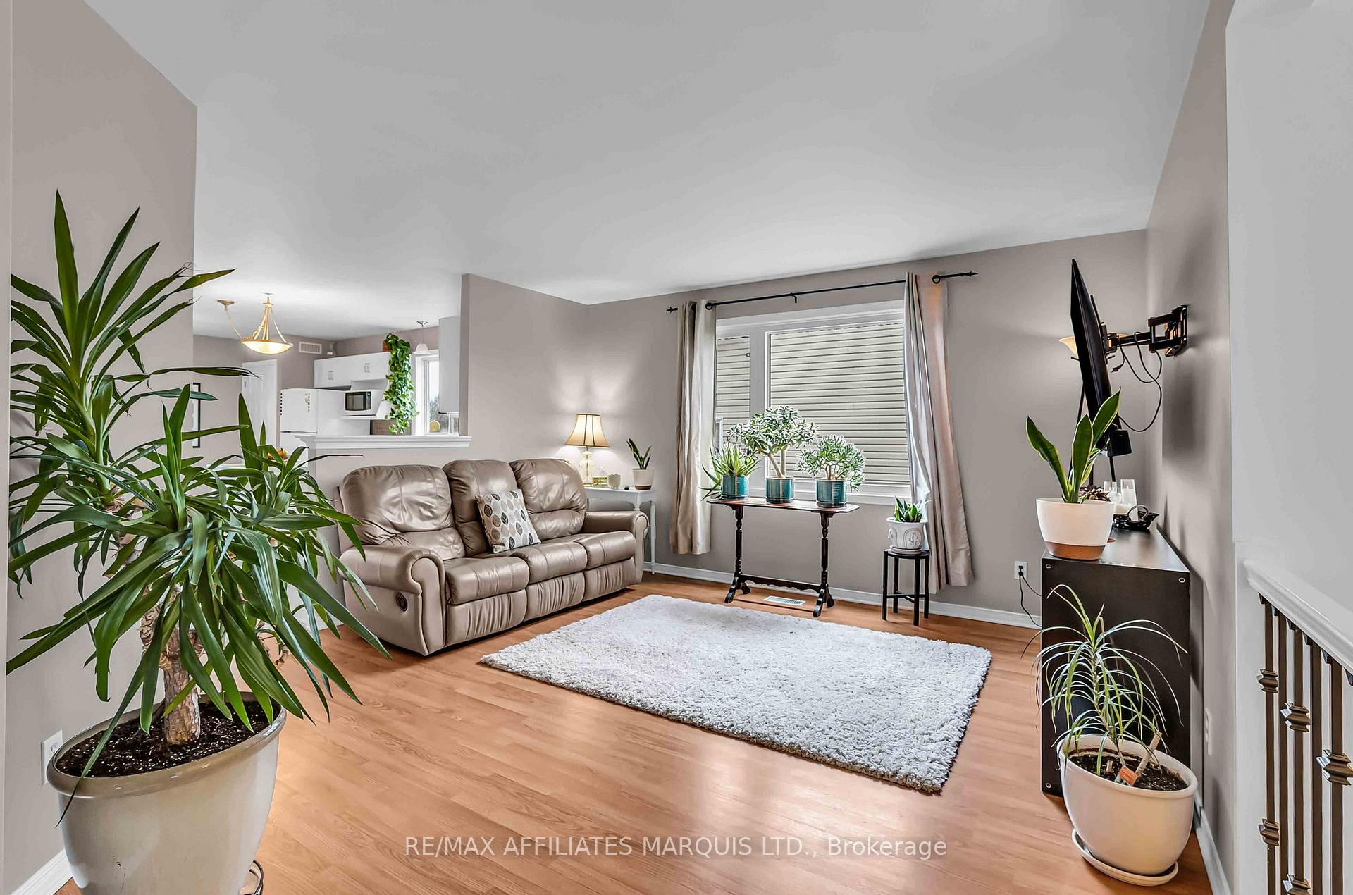 Photo 3 of 213 Northwoods Crescent, Cornwall — HOMEH