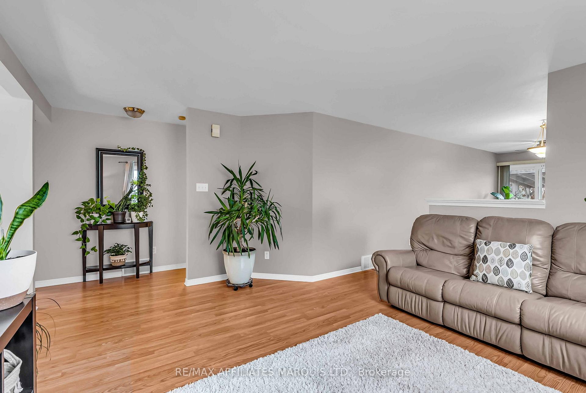 Photo 2 of 213 Northwoods Crescent, Cornwall — HOMEH