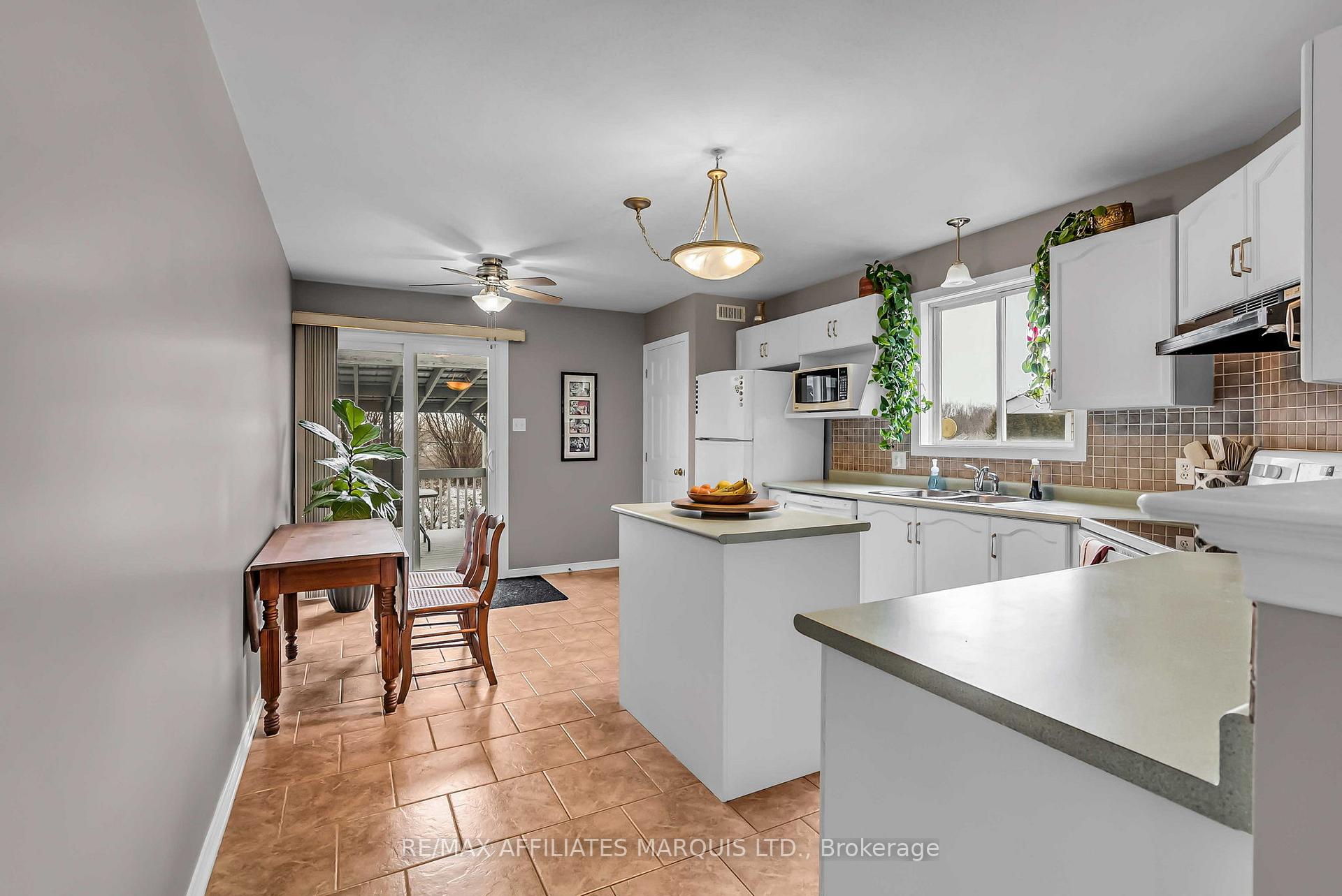 Photo 5 of 213 Northwoods Crescent, Cornwall — HOMEH