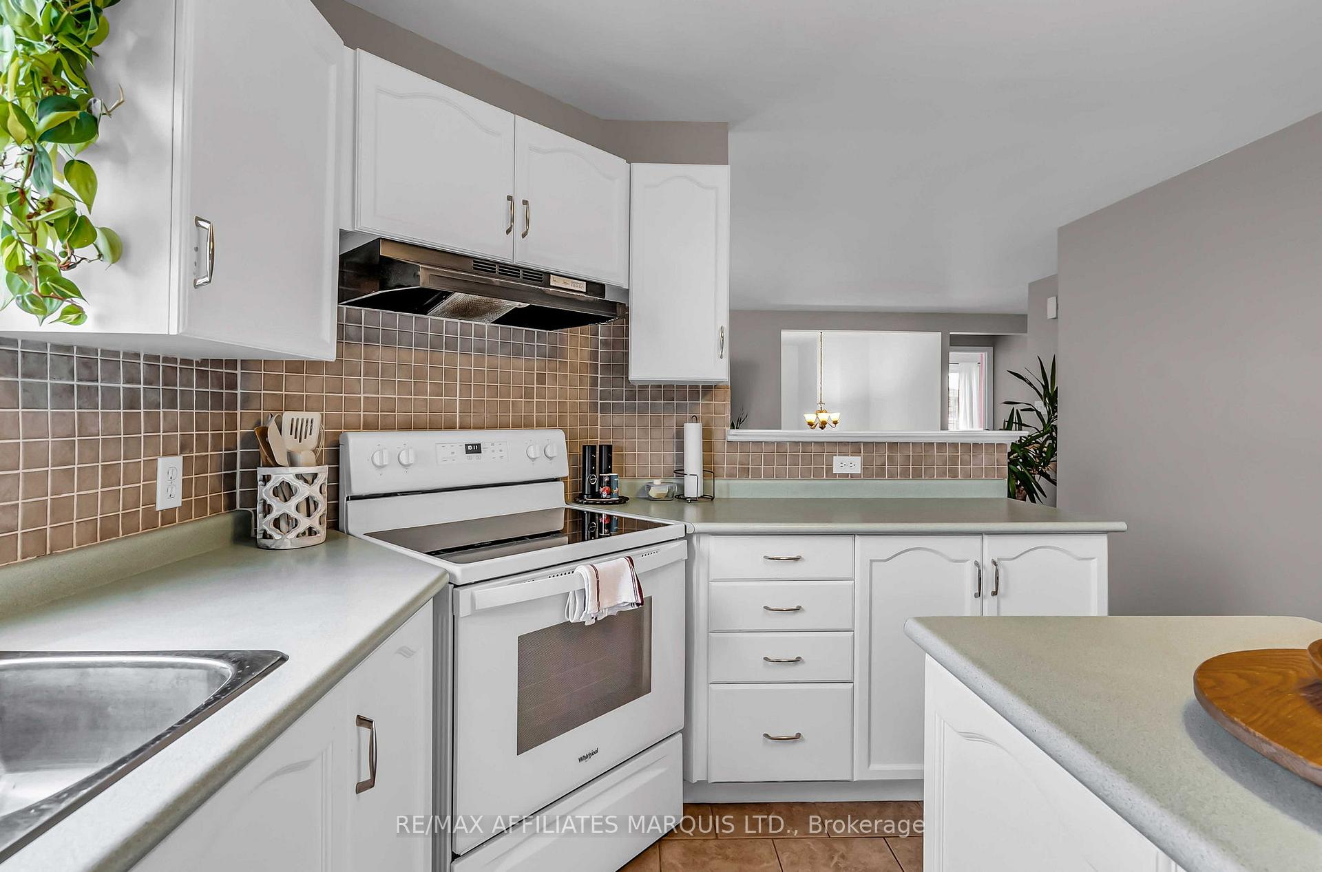 Photo 6 of 213 Northwoods Crescent, Cornwall — HOMEH