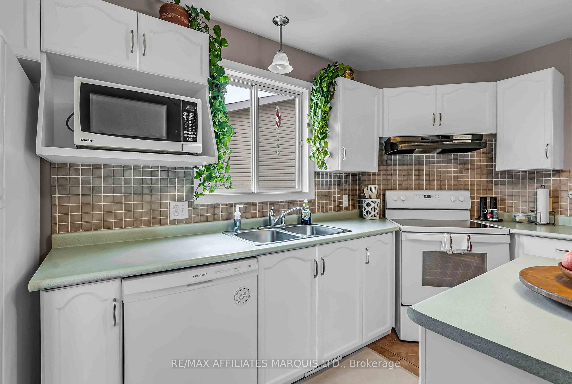 Photo 12 of 213 Northwoods Crescent, Cornwall — HOMEH